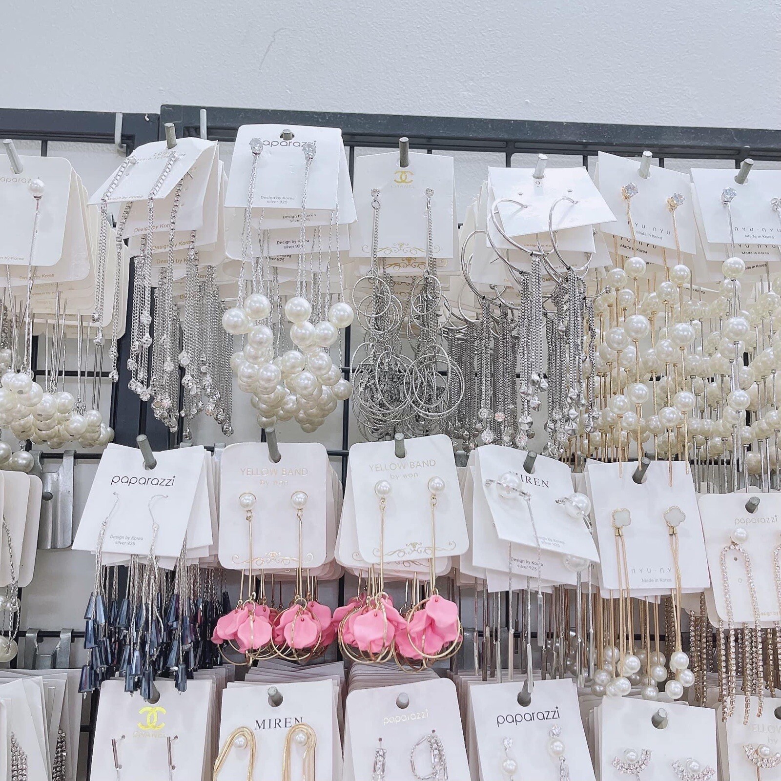 50 pairs of fashion earring. Lot earring