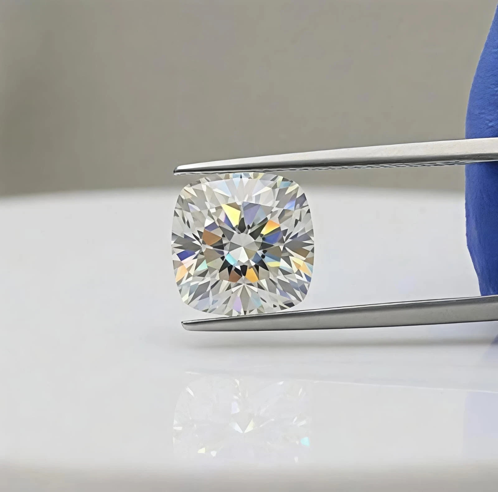 2 Ct Cushion Cut D-E Color VVS1 Diamond Premium Quality gemstone 7.50 mm + Gift