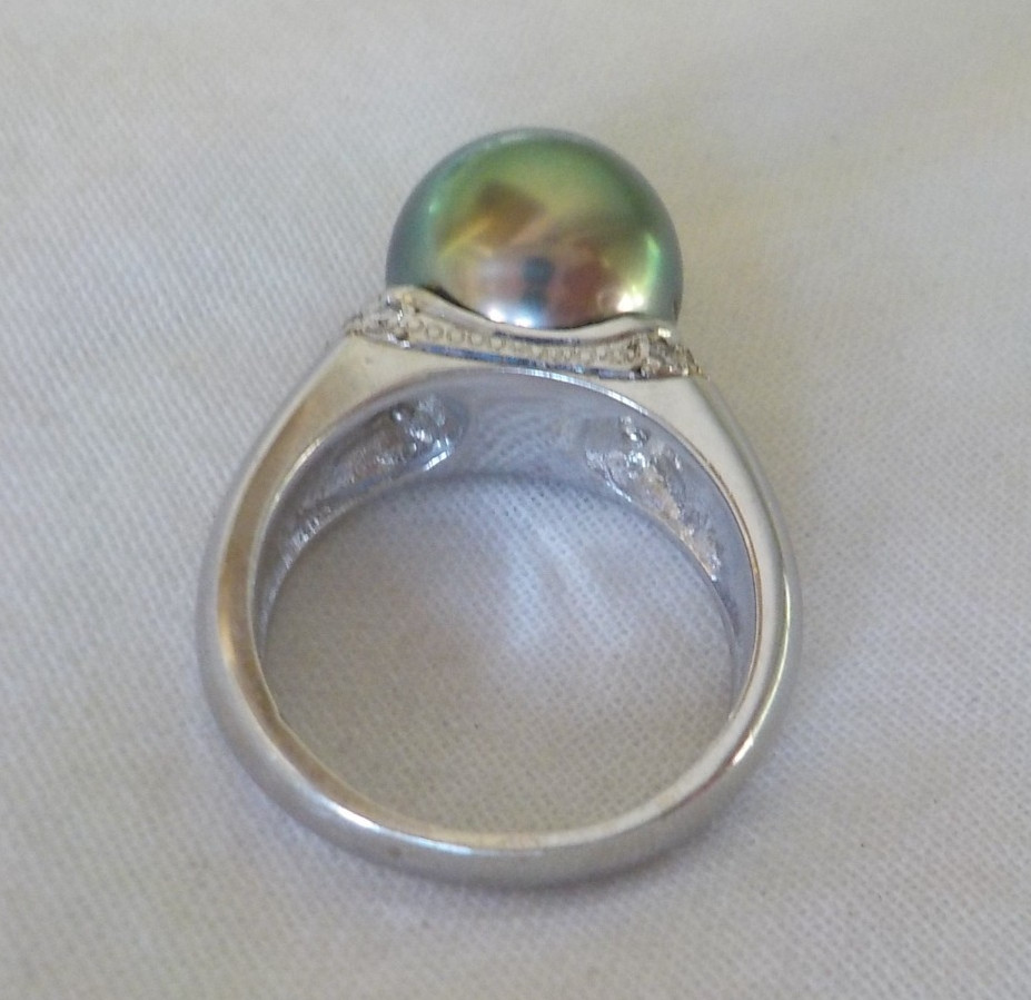 Elegant 14K White Gold Tahitian Pearl Diamond Ring – 8.8 grams, Sz 5.75, 0.10ct