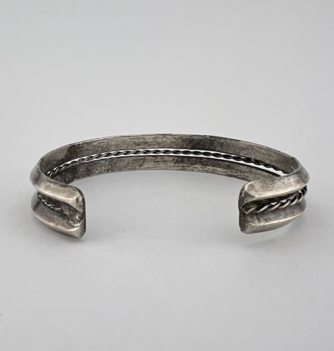 Vtg Fred Harvey Era Navajo Sterling Silver Stamped Carinated 2 Row Cuff Bracelet