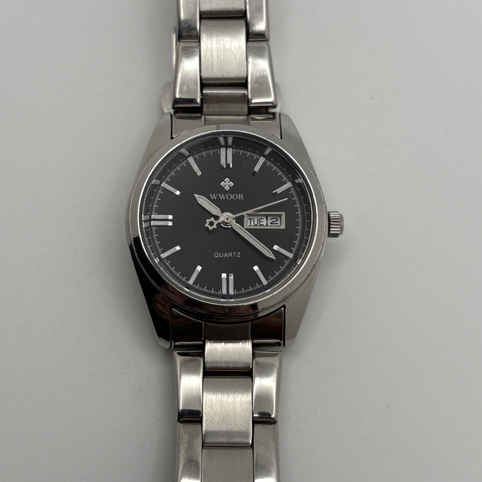 WWOOR WR 8804L Women’s Silver Watch Day Date Indicator Black Dial Working