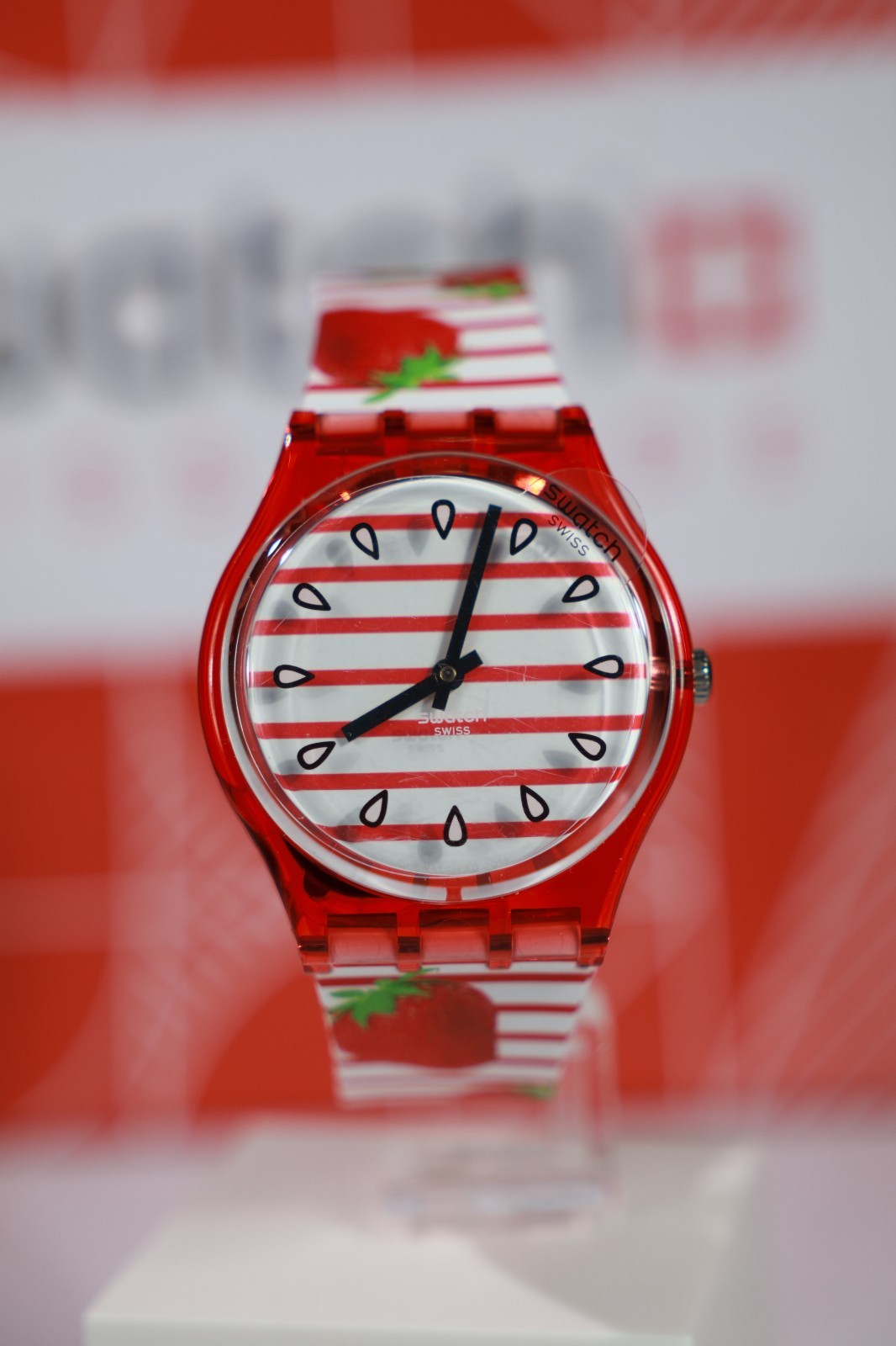 NEW Swiss Swatch Originals TOILE FRAISEE Strawberry Red White Watch GR177 34MM