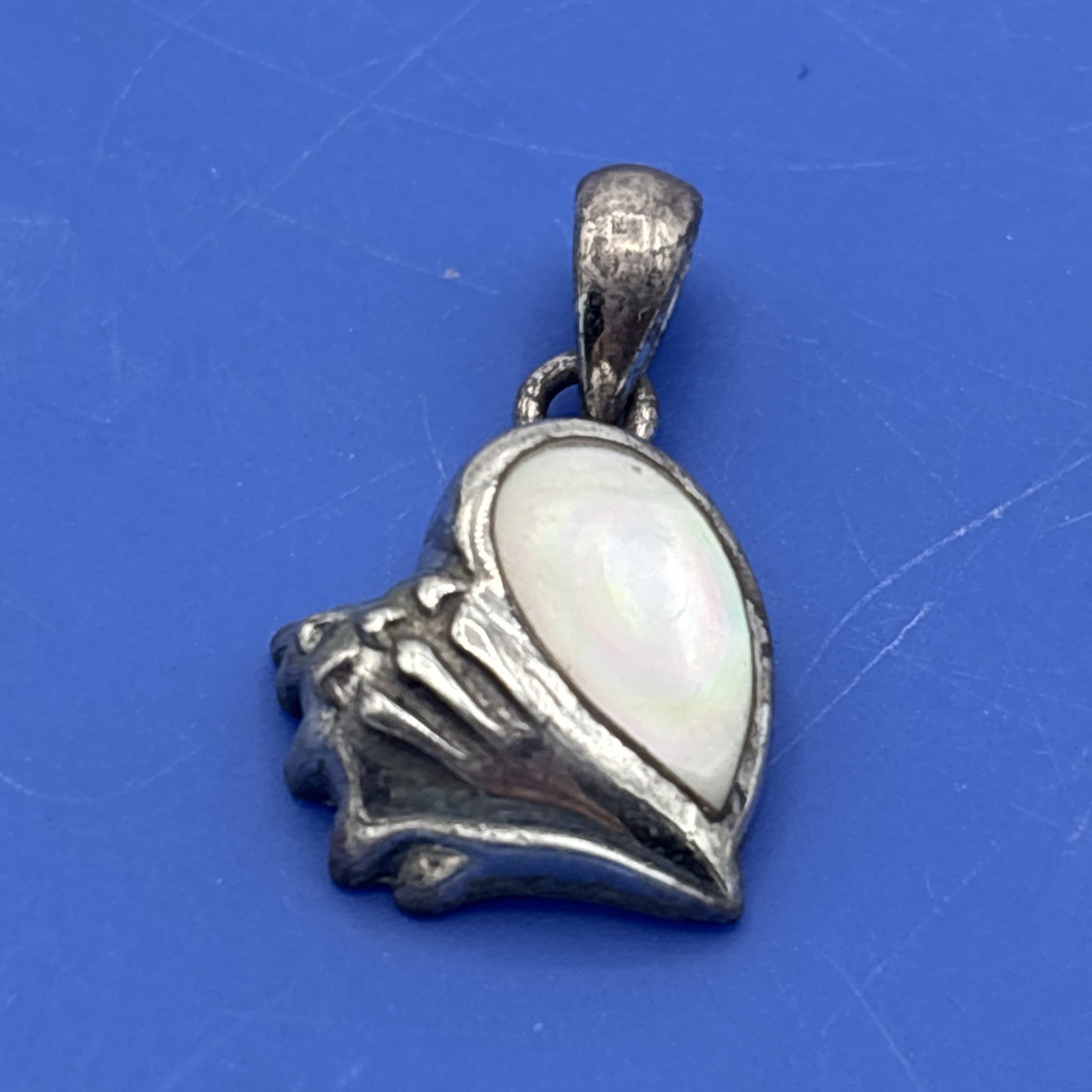 Peter Stone Sterling Silver Mother of Pearl Seashell Pendant 925 Nautical .75”