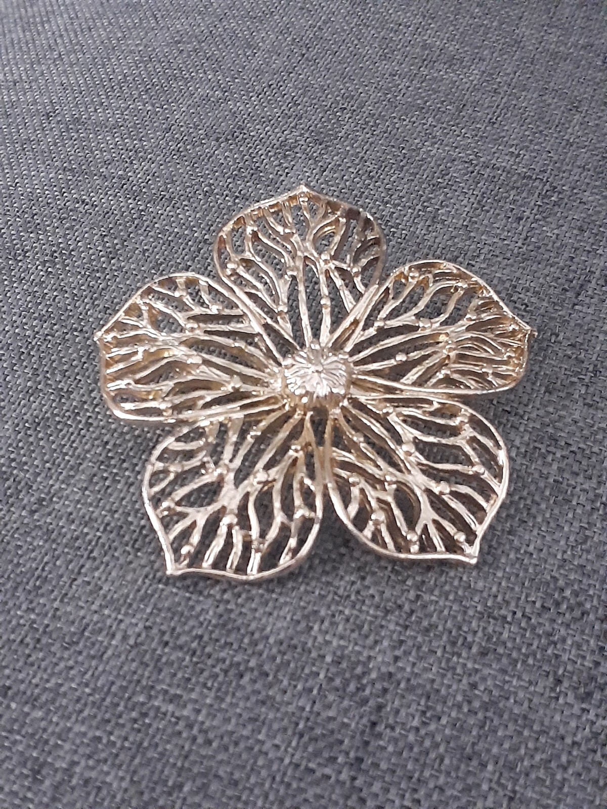 Vintage GERRY’S Open Work Floral Flower Silver Tone Brooch Pin