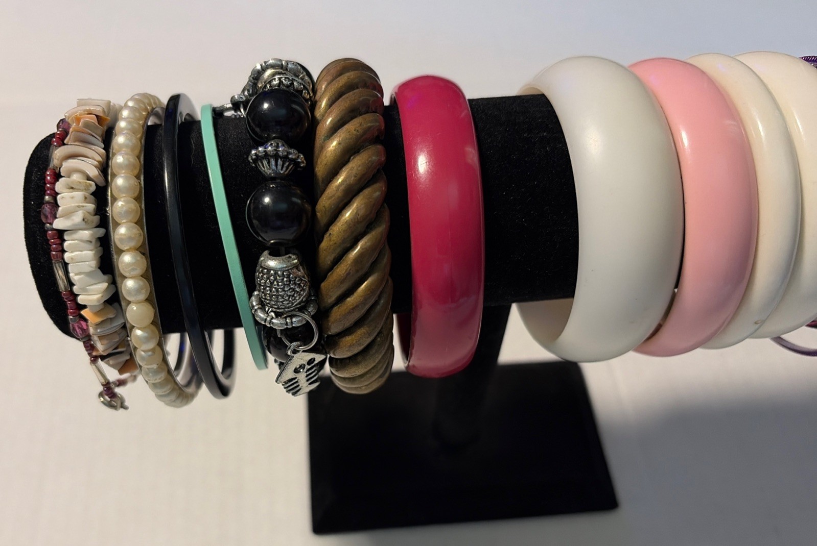 Beautiful Vintage Bangle Bracelets Lot Of 18 – Variety- Charms, Metal & Plastic