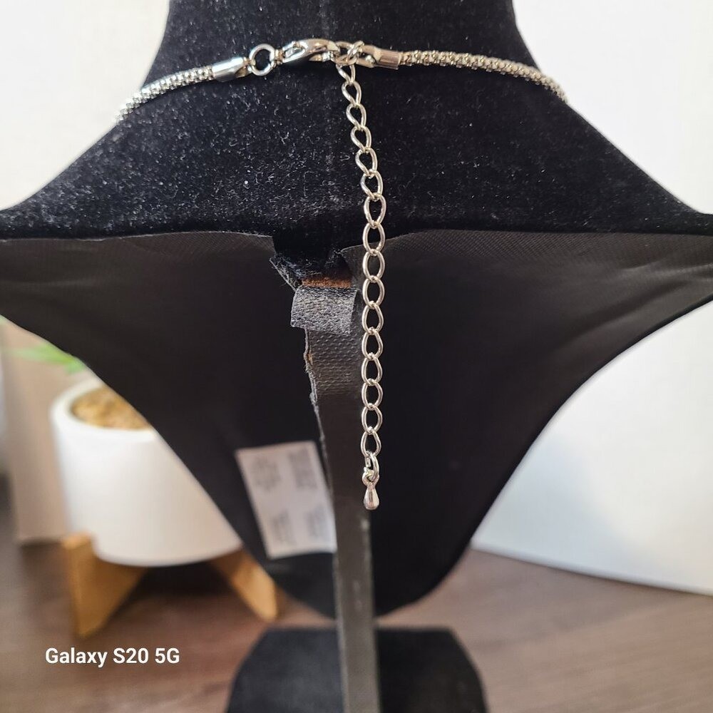 Unbranded Large Pendant Silver Tone Bib Necklace Ladies Pre-Owned Fashion Casual