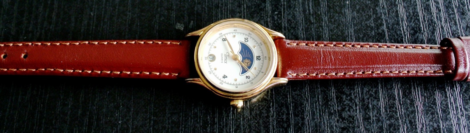 VINTAGE TIMEX DATE ELEGANT MOON PHASE QUARTZ WOMEN’S GOLDEN BROWN LEATHER WATCH