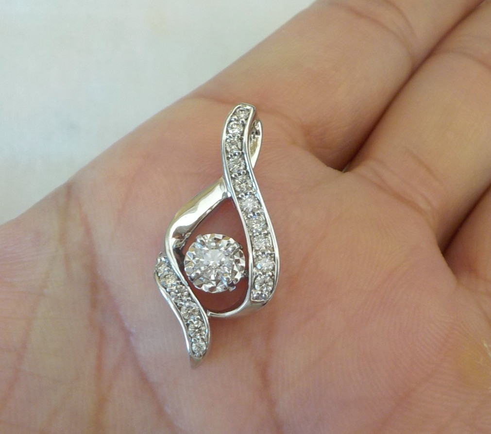 14K White Gold Teardrop Solitaire Diamond Pendant – 3.17 gms, 1.0 in, 0.38 ctw