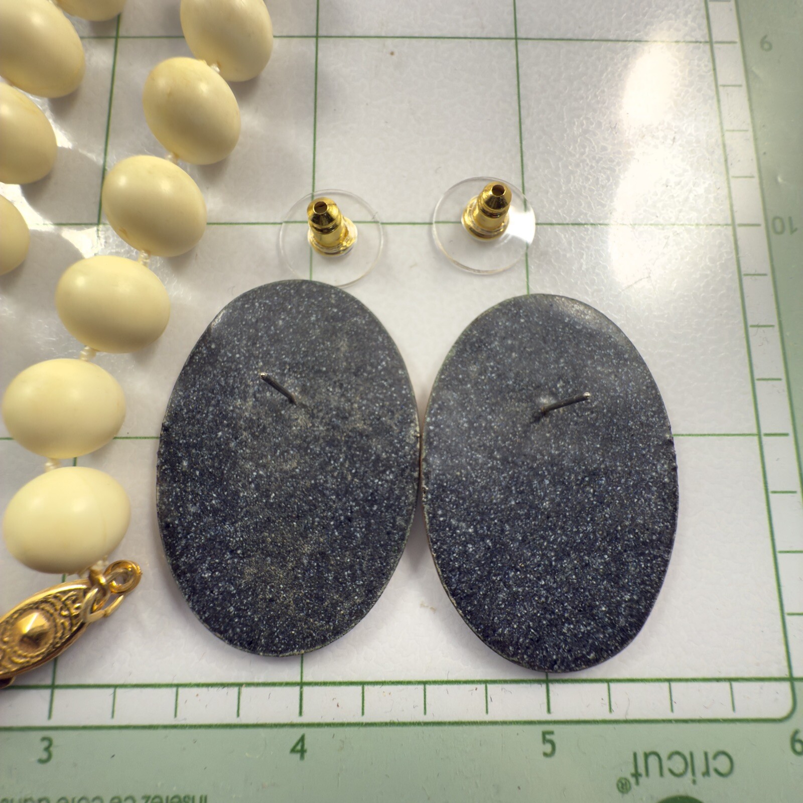VTG Yellow White Black Enameled Metal Plastic Beaded Necklace & Pierced Earrings