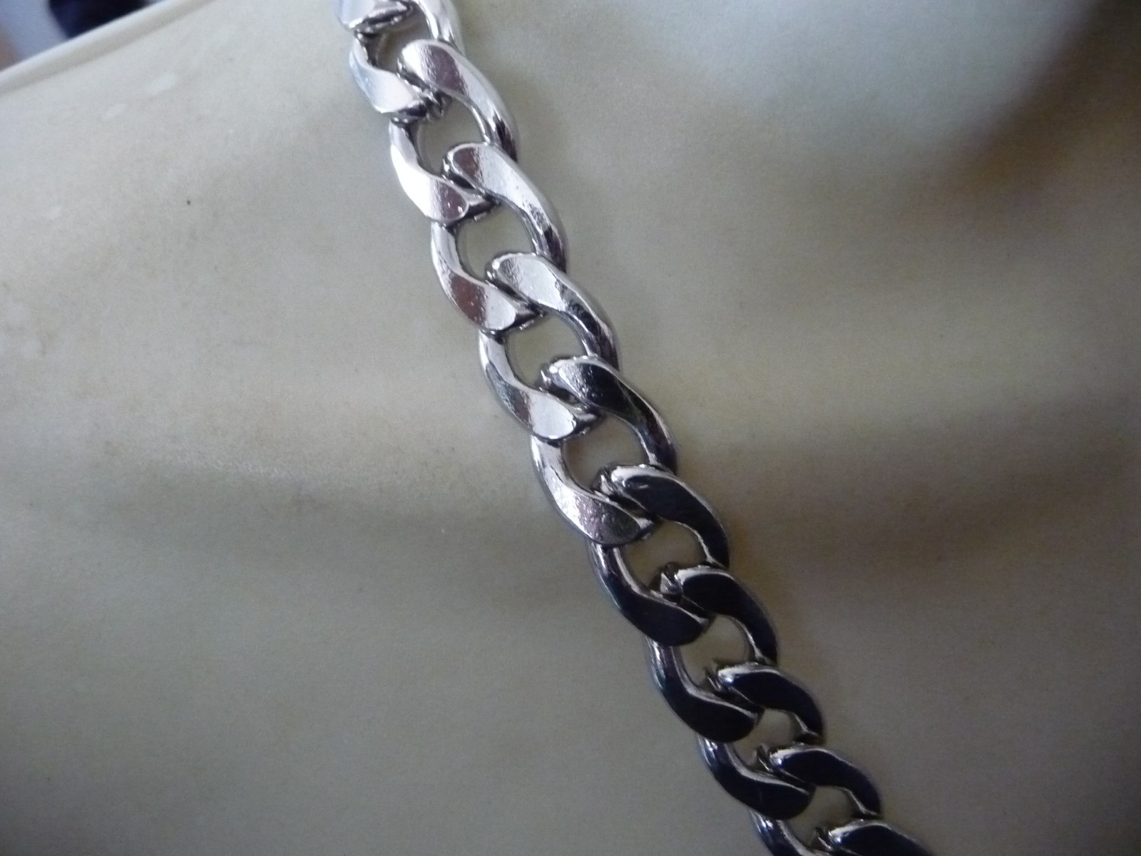 HEAVY SILVER TONE LINK CHAIN 9” L X 1/2” W NECKLACE #32/30-B