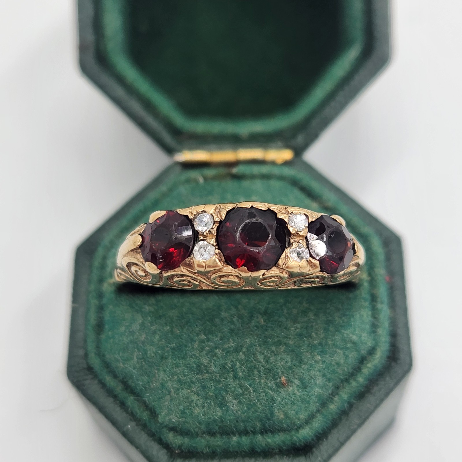 Vintage 9ct Yellow Gold 3 Stone Garnet Gypsy Ring, Size O 1/2 3 Grams