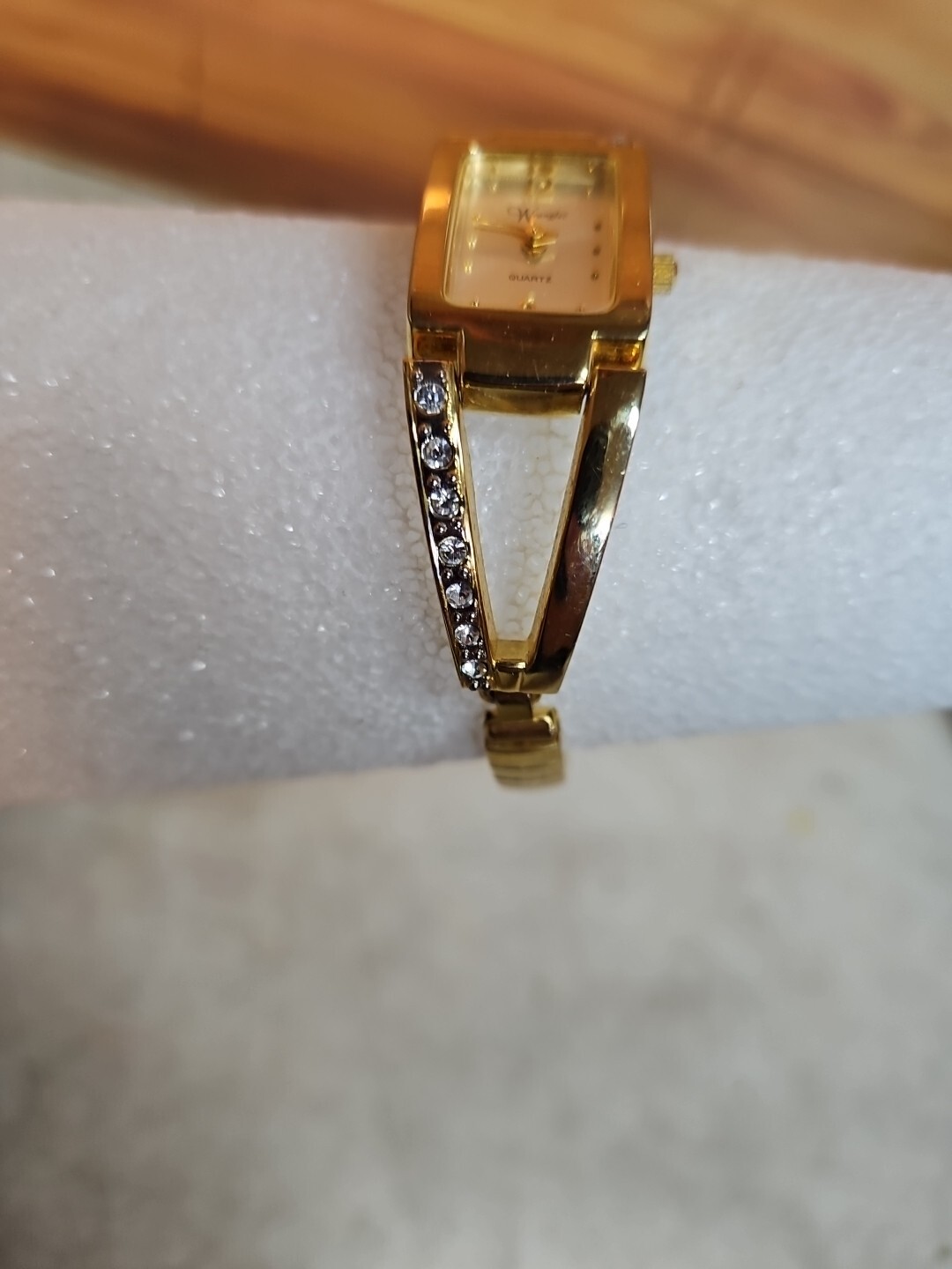2001 Wrangler Quartz Women’s Wristwatch; Gold w/ Crystal Accents; 6317LB V377