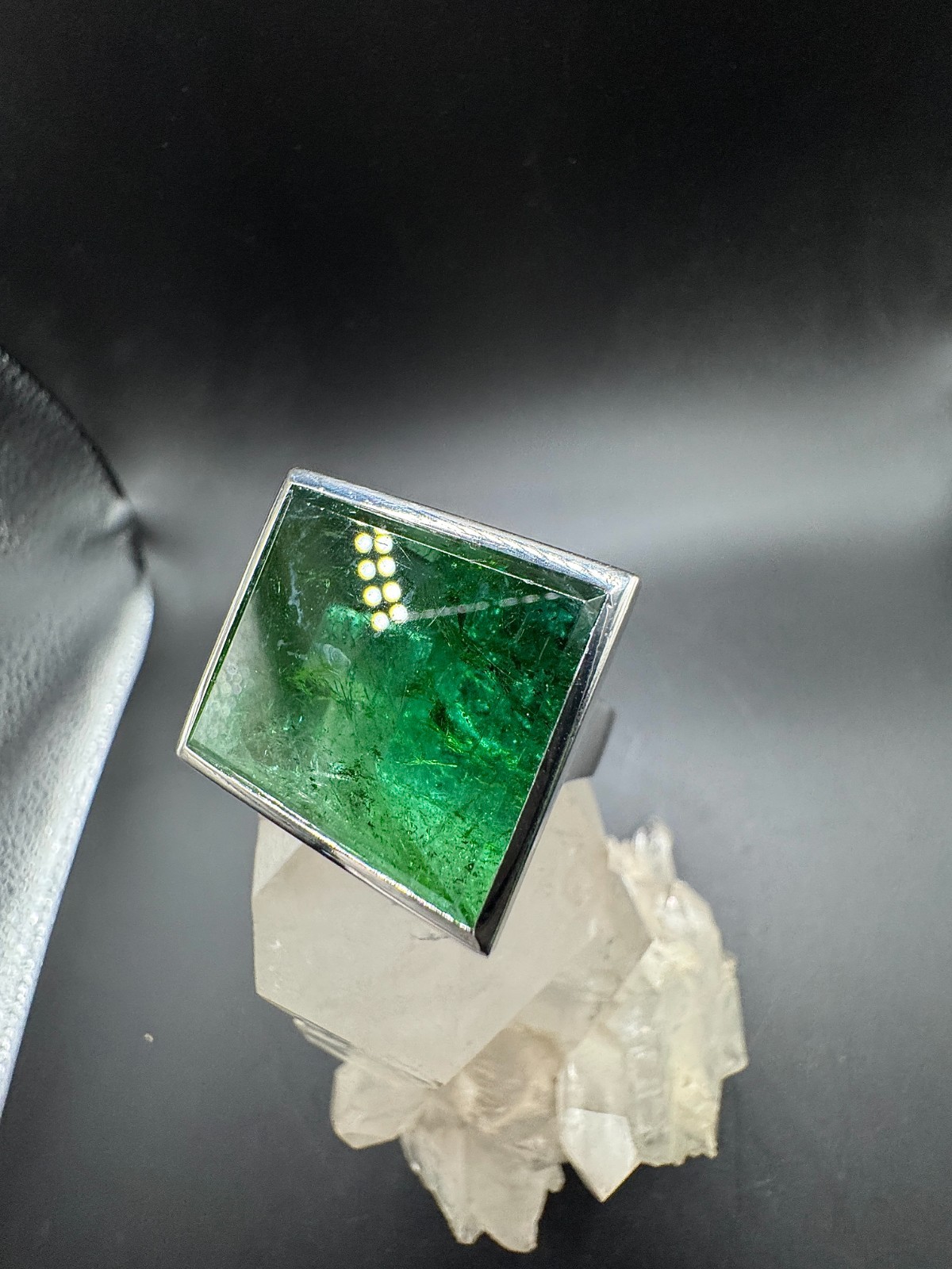 750 Tourmaline Ring in 18ct White Gold with Impressive Tourmaline