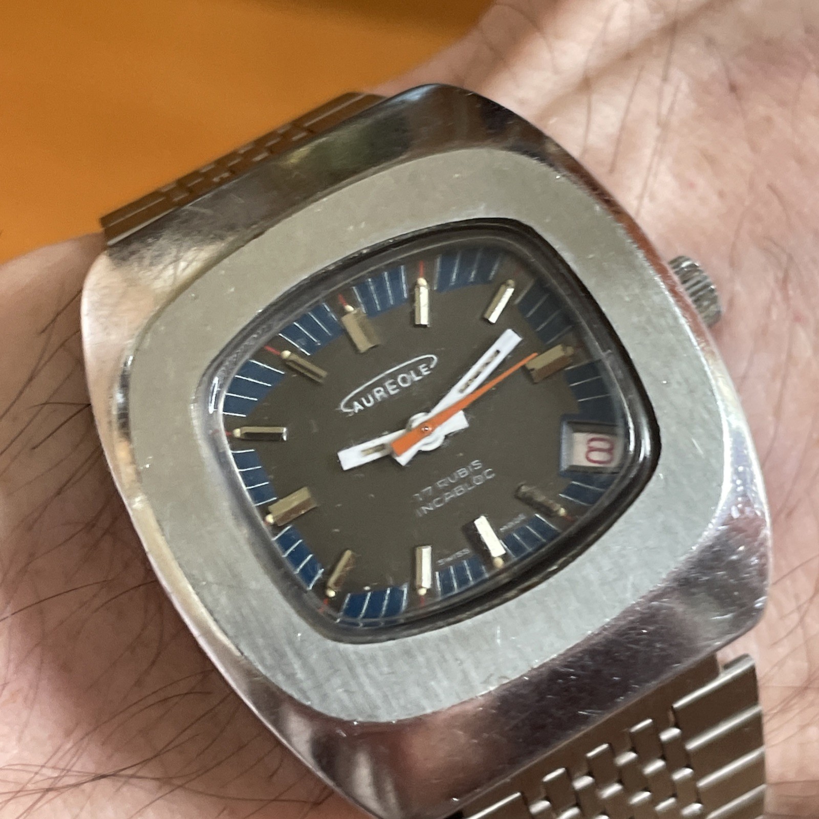 VINTAGE STAINLESS STEEL MEN’S SWISS WATCH AUREOLE DATE AT 4 Manual wind