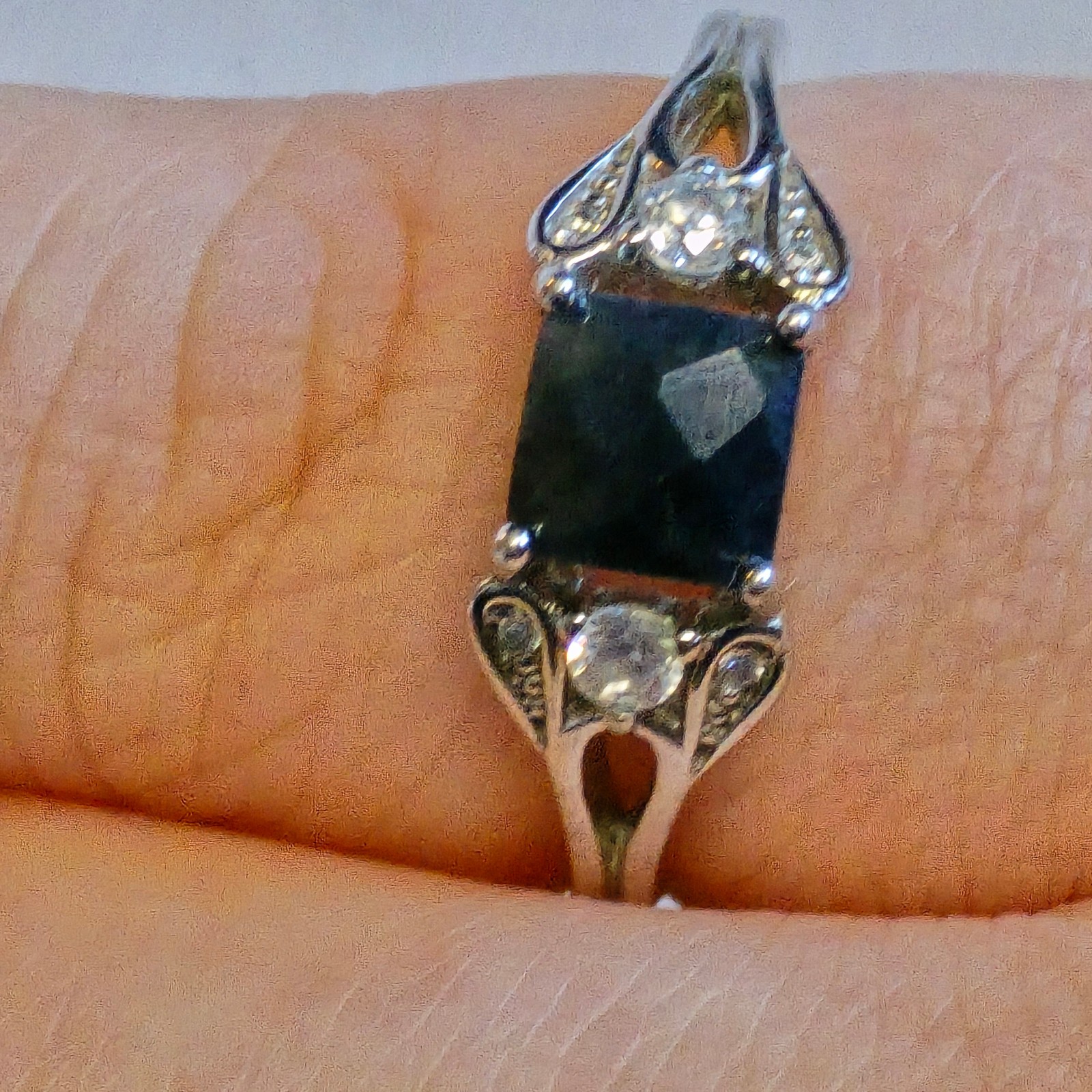 Sterling Silver Ring 2.82g Jewelry Size 8 Black & Clear Stones *READ*