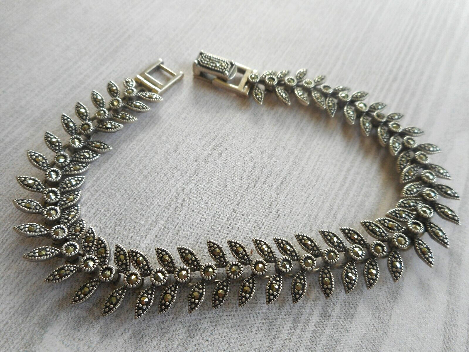 Vintage 925 Sterling Silver Marcasite Fish Tail Bracelet 24713