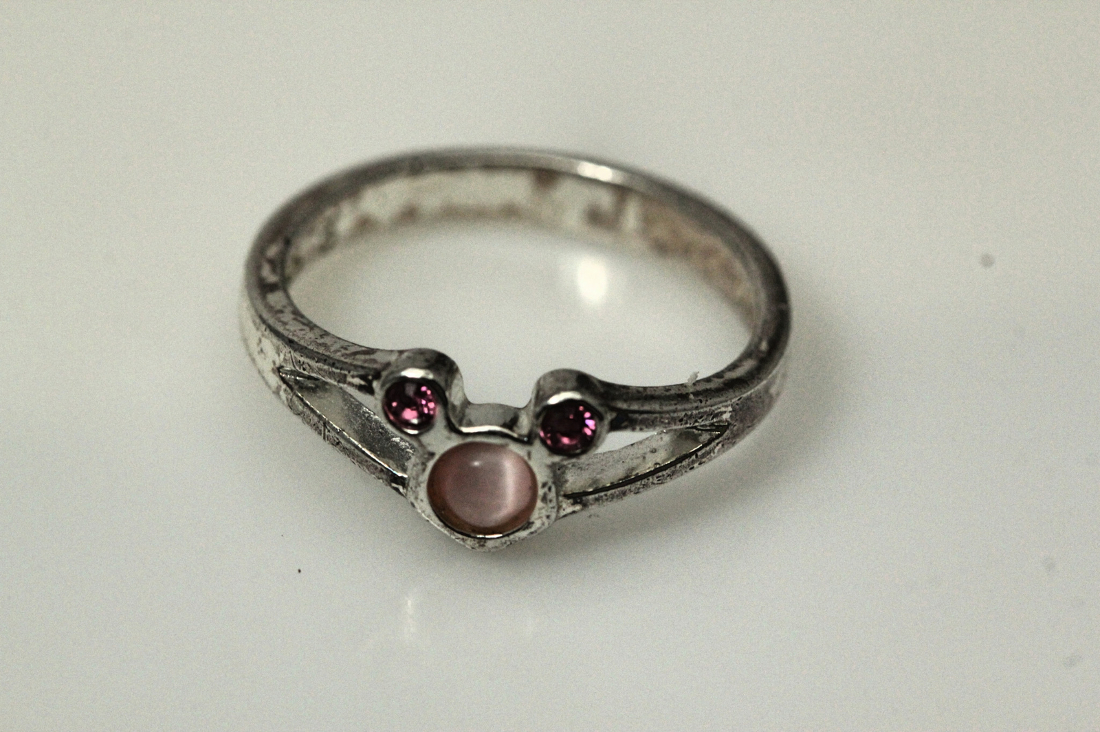 Disney 925 Sterling Silver Size 5 Mickey Mouse Pink Stones Ring 2 Gram (RIN8246)