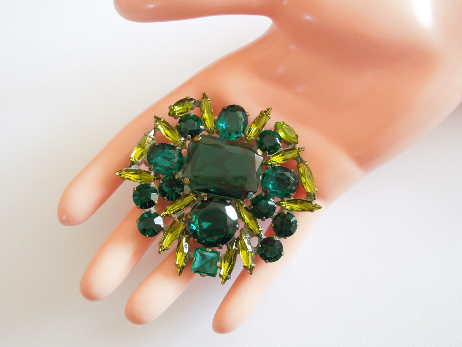 Massive Vintage Gablonz Brooch Green/Yellow 32.5 g/6.6 x 5.8 cm