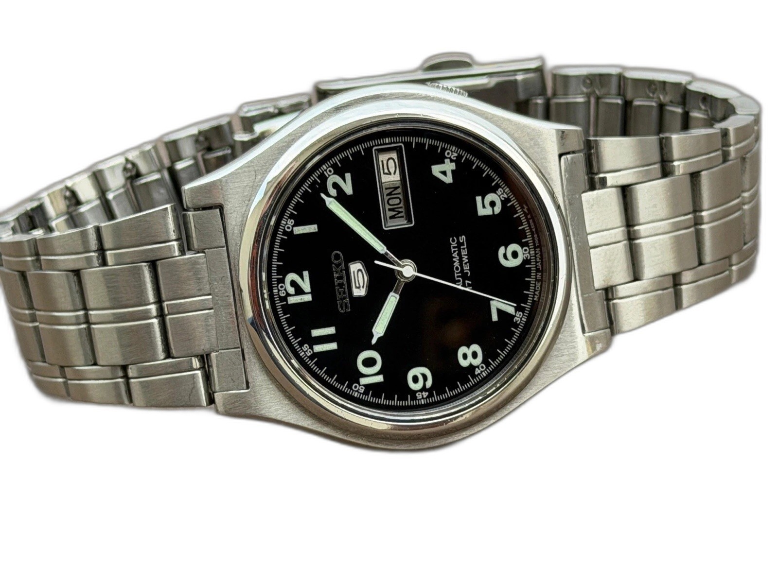 Seiko 5 Automatic Black Dial 17 Jewels Vintage Mens Silver Watch Day/Date, S-151