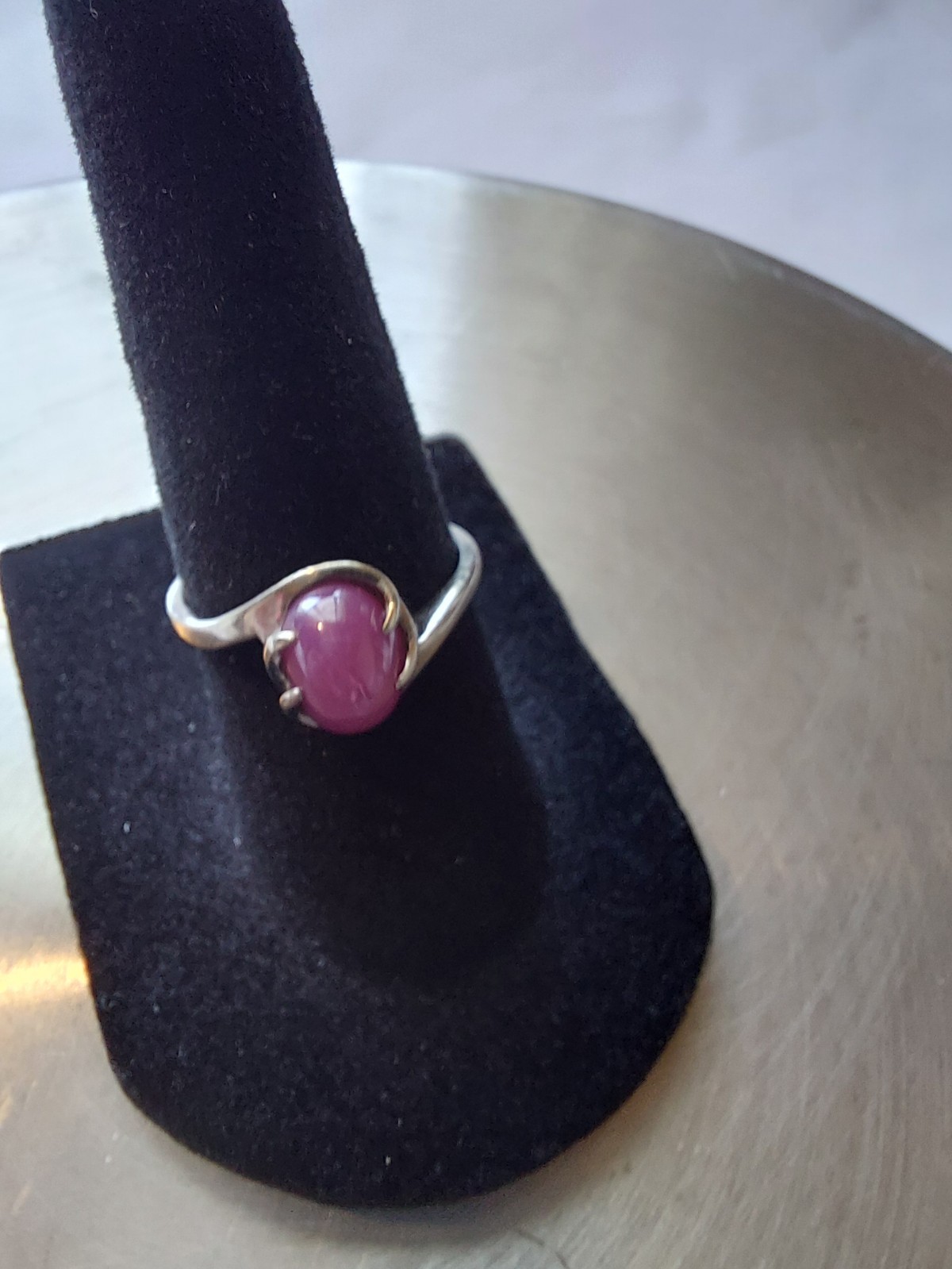 Rare Vintage Beauty Pink 1.75ct Star Sapphire Ring is set in 14K White Gold.