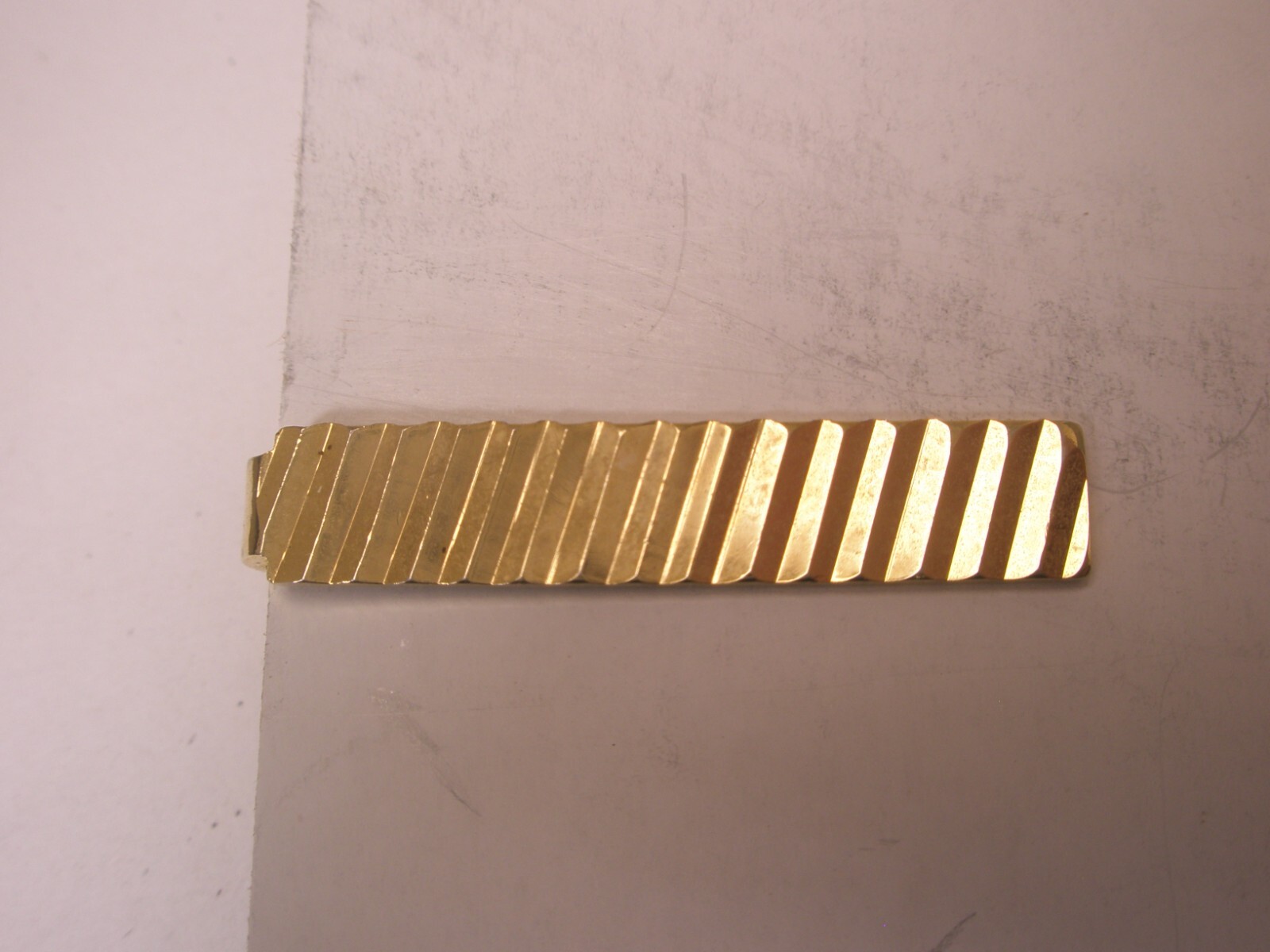 1-5/16″ Diamond Cut Diagonal Striped Design Gold Tone Vintage SMALL Tie Bar Clip