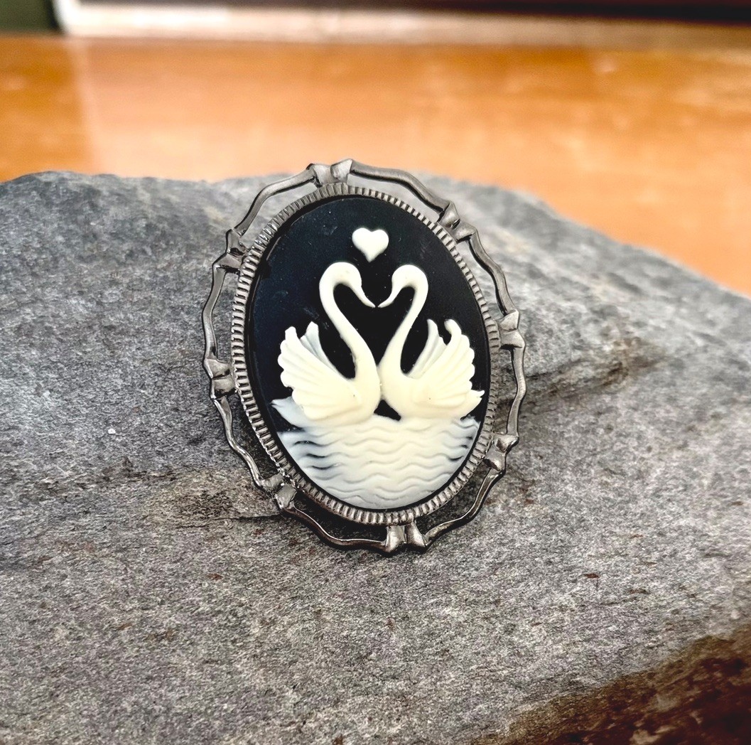 Swan Birds in Love Cameo Brooch Pin, Swans Bird w/Heart, gr8 Valentines Day Gift