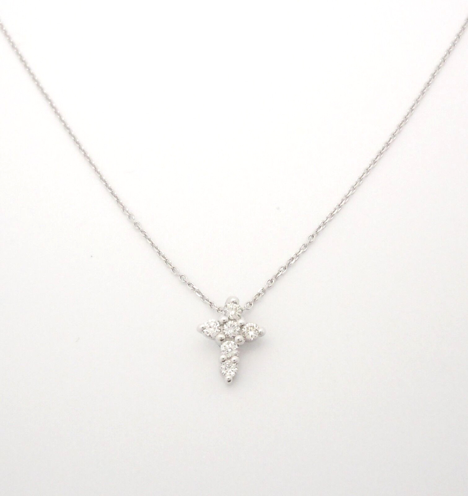 14K SOLID WHITE GOLD SMALL TINY NATURAL DIAMOND CROSS PENDANT NECKLACE VS2-SI1 H