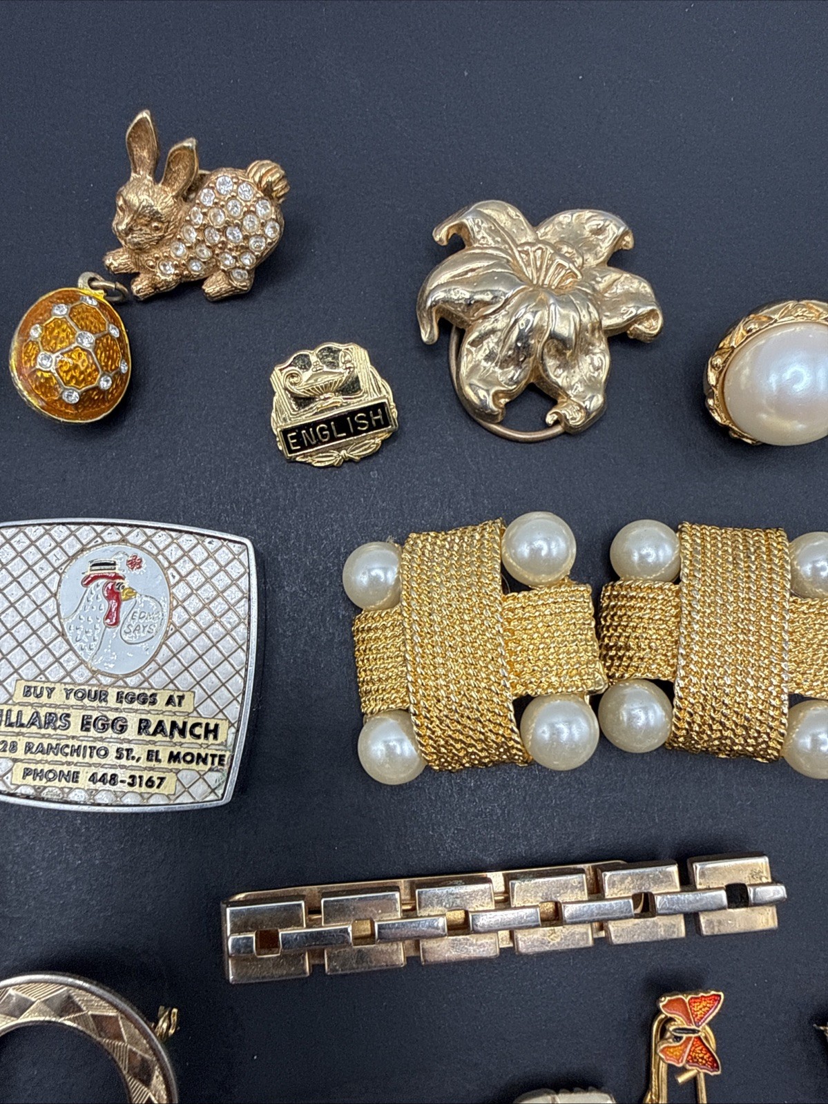 Lot Of Vintage Jewelry Accessories And Other Fun Things Mostly Gold Tone J4