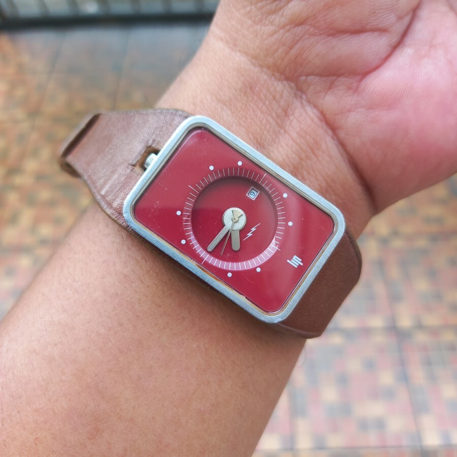 RARE LIP “Fridge” Red Burgundy Roger Tallon Design Quartz Swiss Vintage Watch