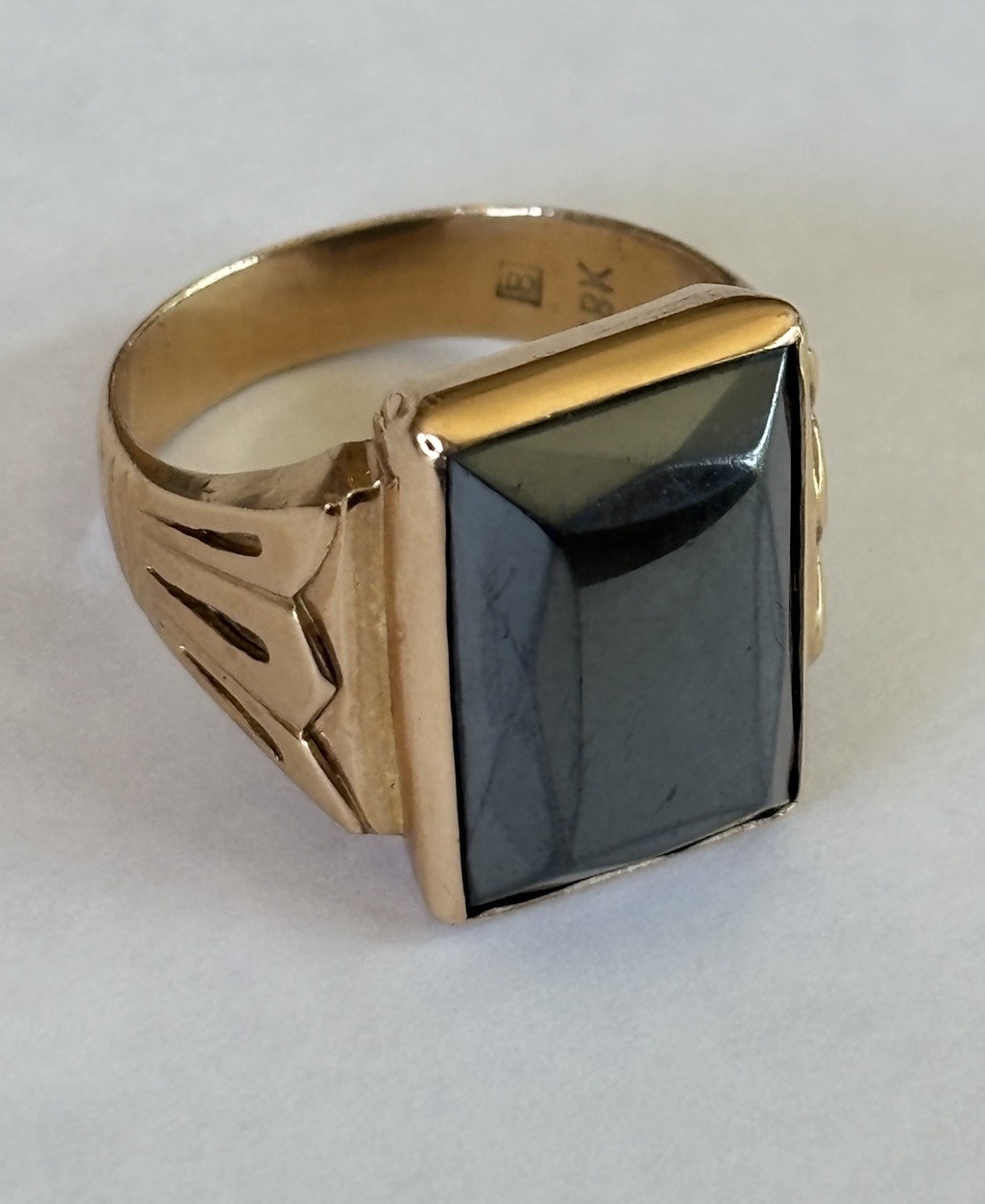 Vintage Hematite Signet Ring 18k Yellow Gold 13.21 Grams Size 9
