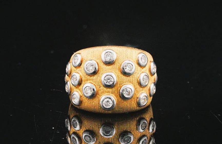 18K Gold 0.82ctw Diamond Ring 10.3 grams – Size 7.5