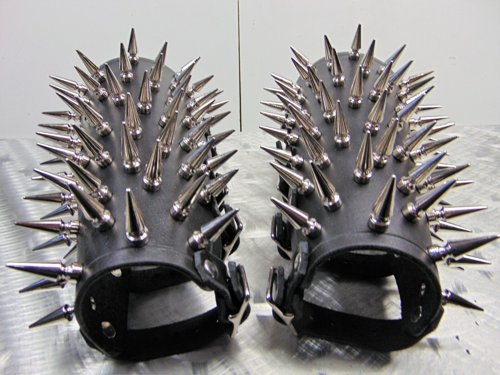 MARDUK’S LEATHER OLD SCHOOL SPIKED BRACERS. BLACK METAL (MDLG0011)