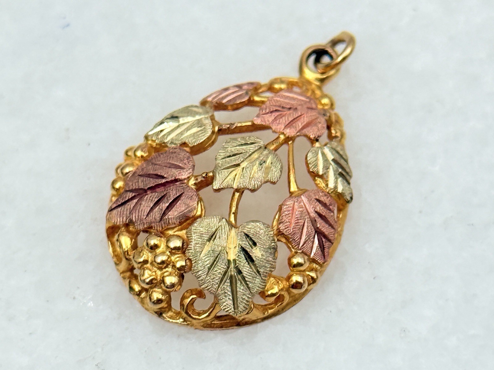 Vintage Black Hills Gold 10k & 12k Large Multiple Leaves Vines Pendant
