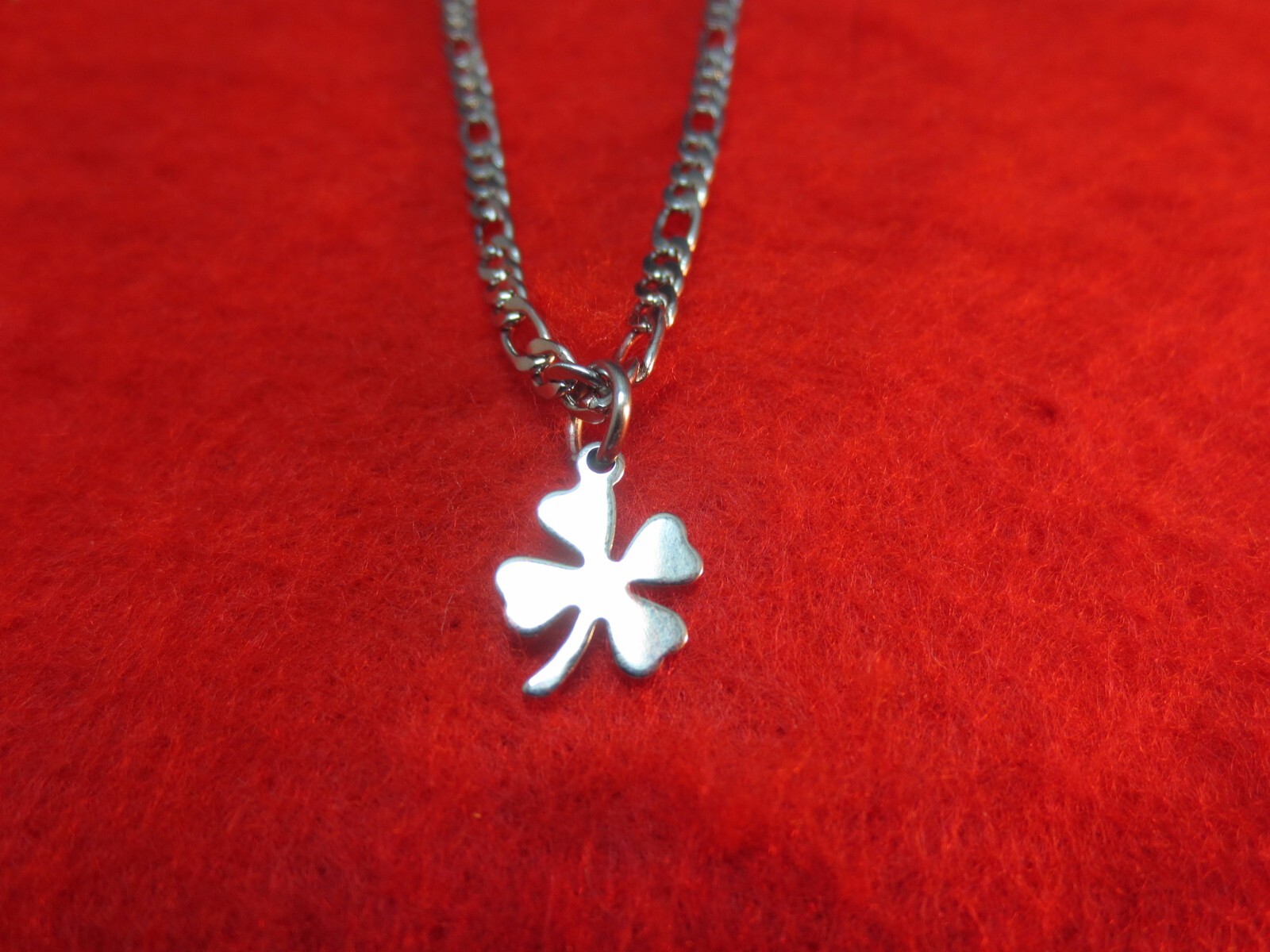 10 1/2″ STAINLESS STEEL SILVER 3mm FIGARO ANKLET AND GOOD LUCK CHARM
