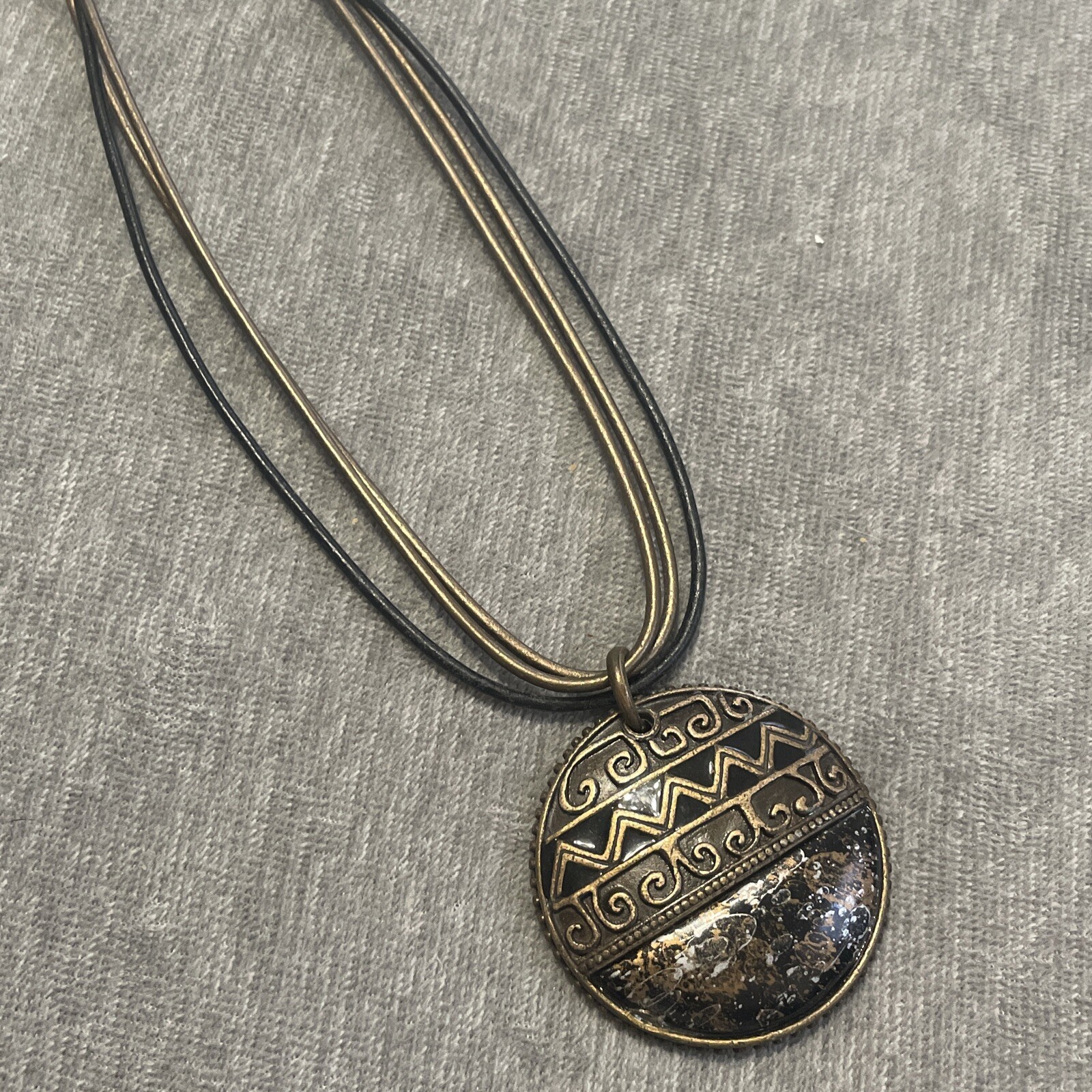 Chico’s Choker Necklace Aztec Enamel Mandala Pendant Leather Metal Chicos