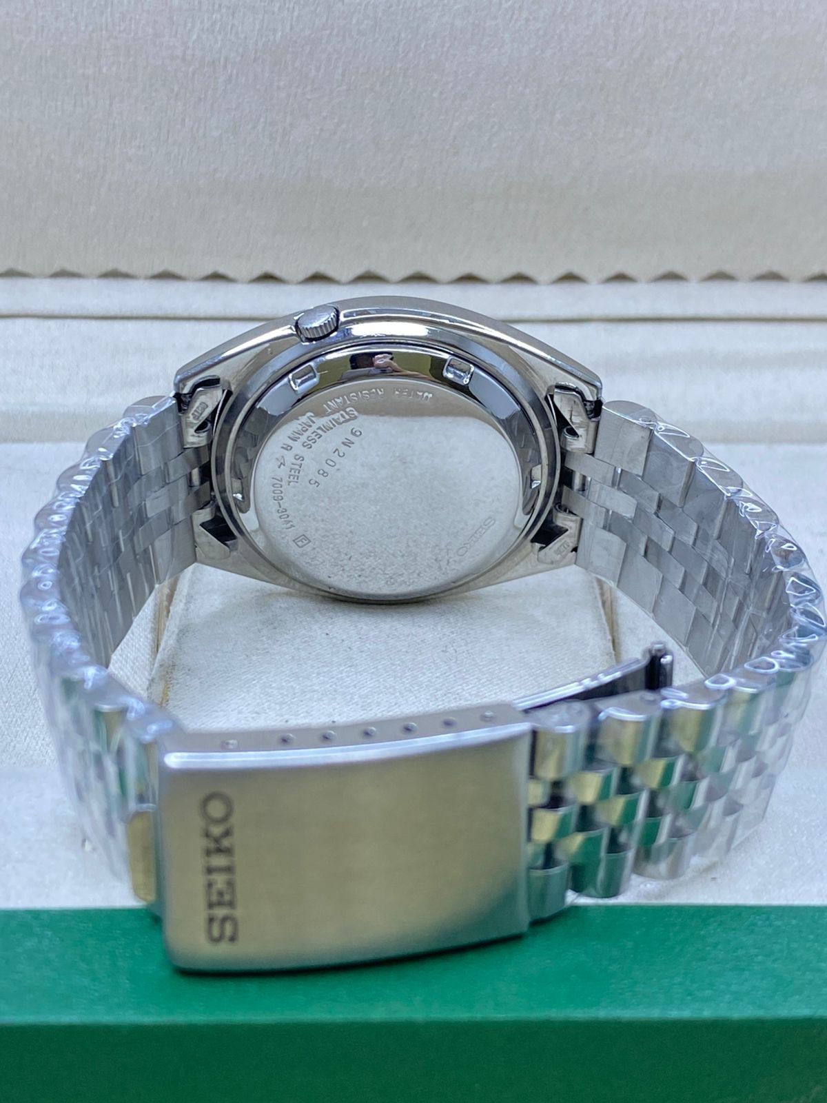 Seiko 5 Automatic 7009-3041 Men’s Day/Date Vintage Japan Watch