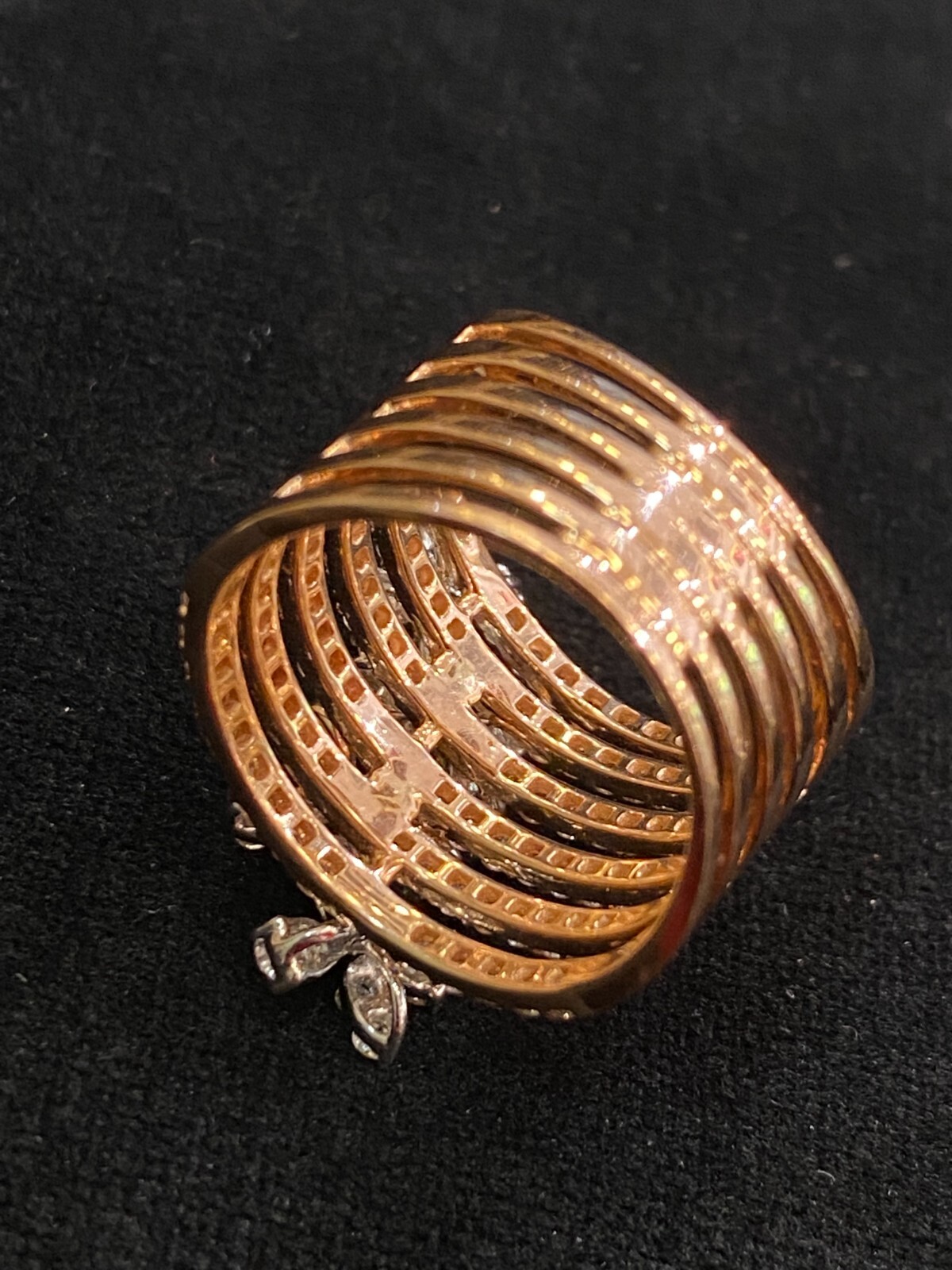Stunning 1.90 Cts Round Brilliant Cut Diamonds 3-Flower Wedding Ring In 14K Gold