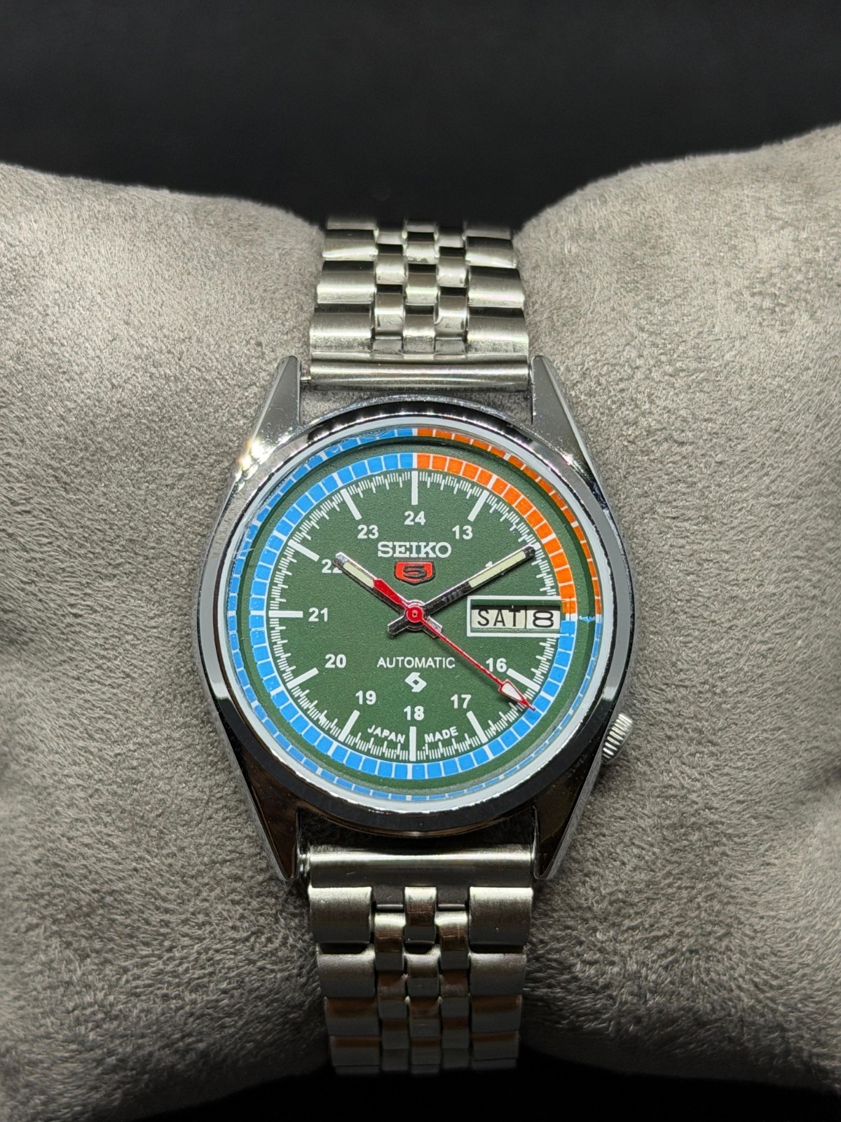 Vintage Seiko 5 Automatic Day/Date Japanese Men’s Wrist Watch