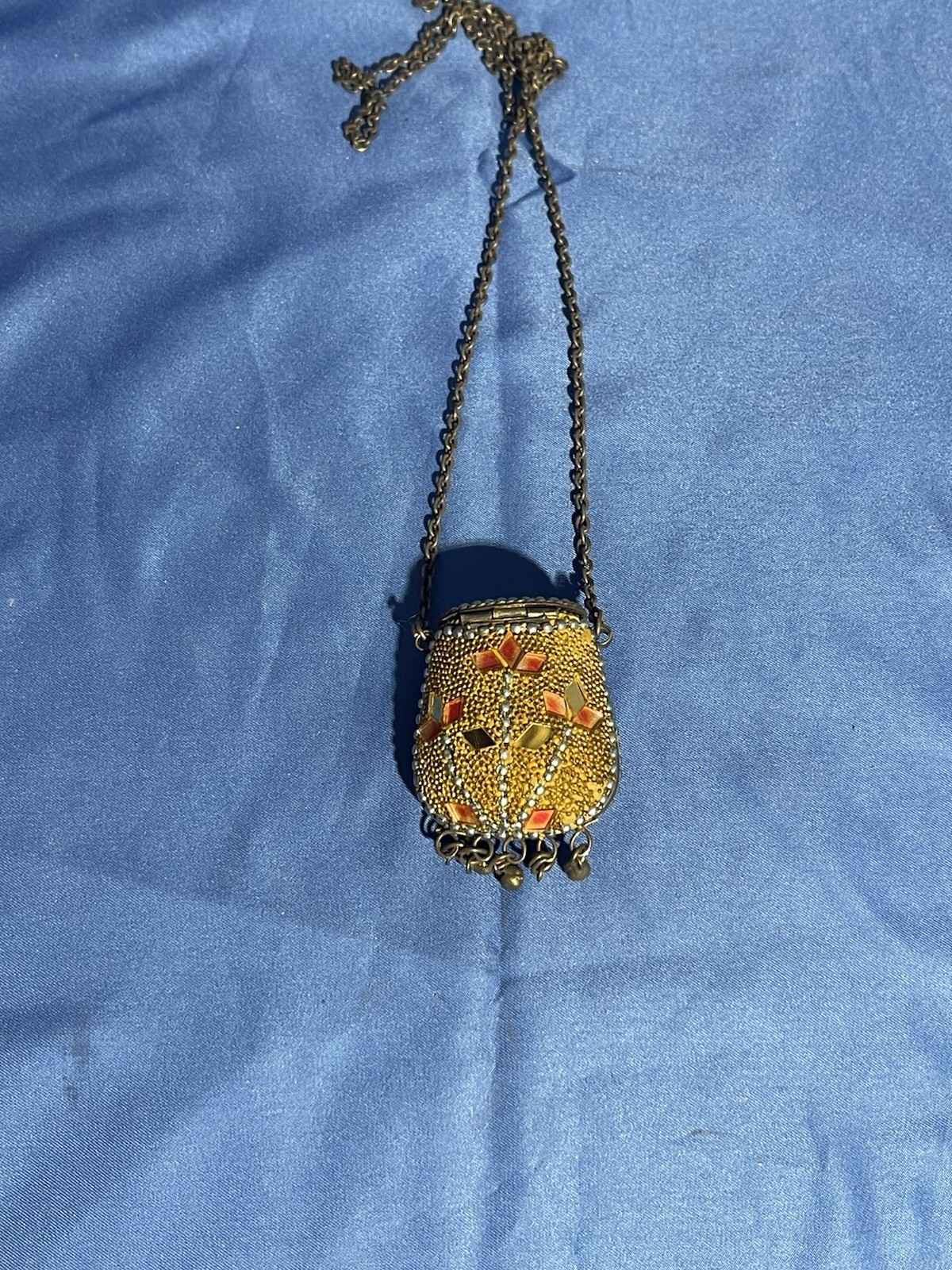 Gold Tone Oval pill box Locket Pendant Necklace Cable Chain Metal vintage