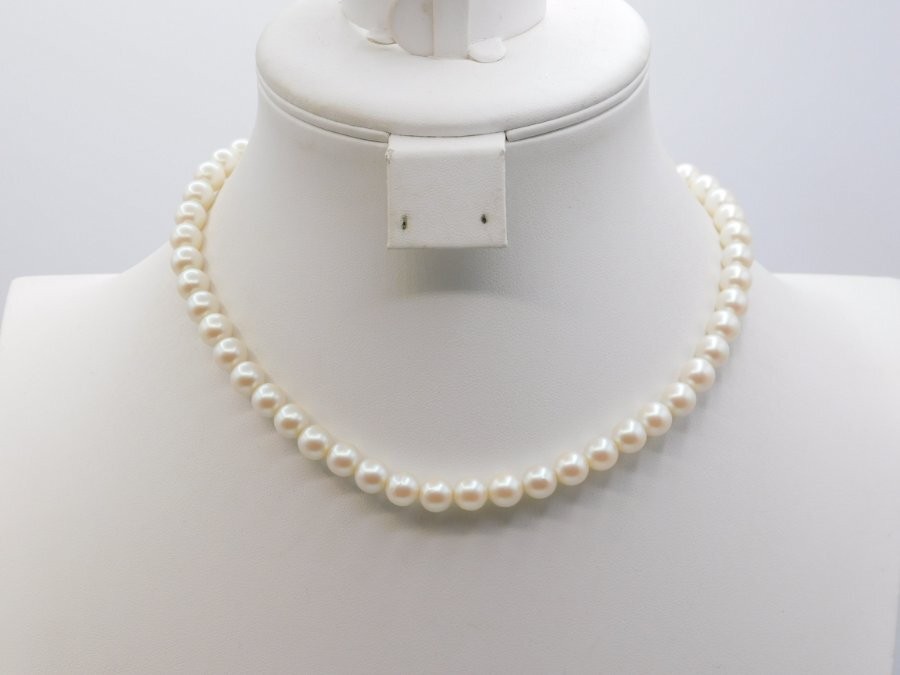 J890-VINTAGE NECKLACE~FAUX PEARLS~WHITE~CLASSIC LOOK~16″