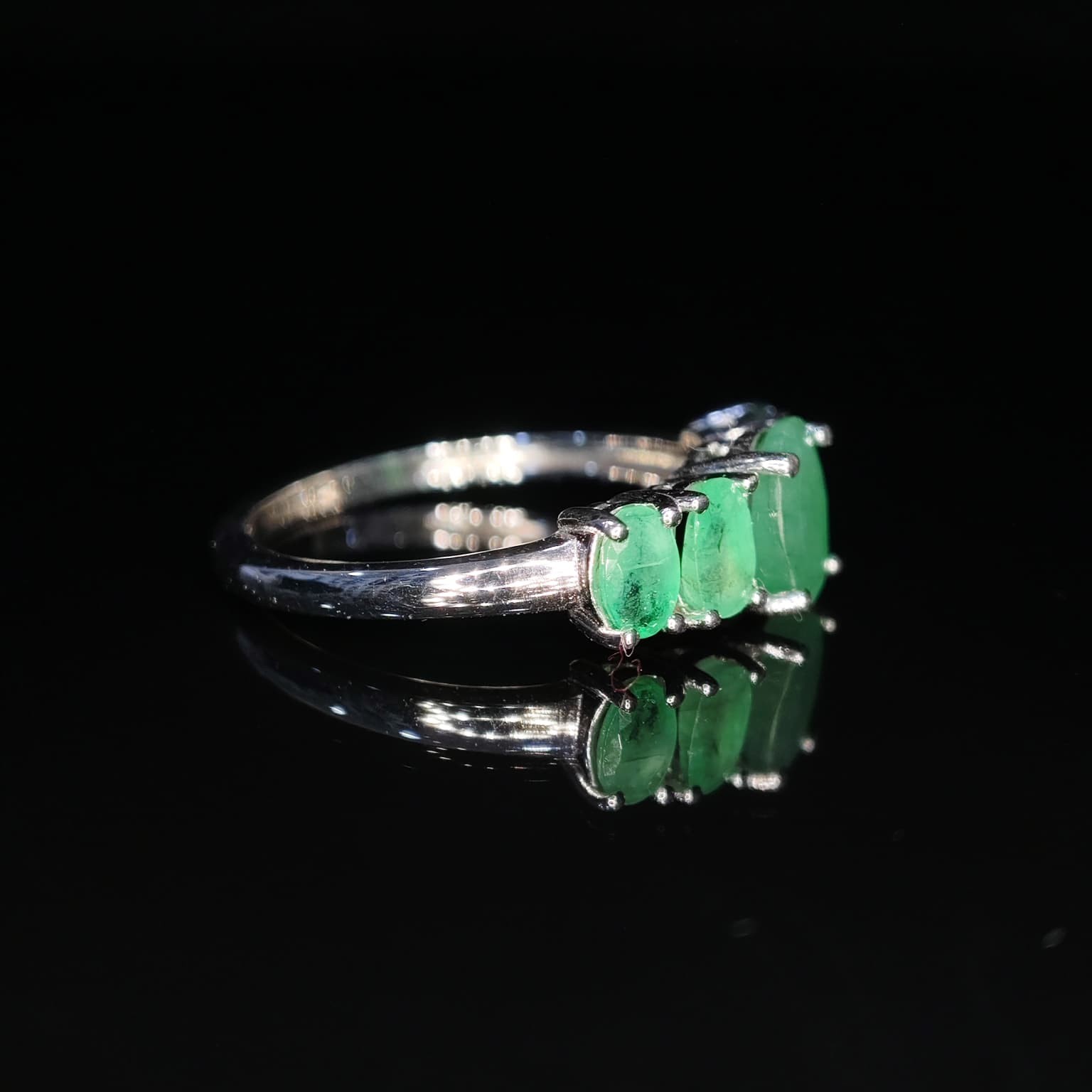 Natural Emerald Gemstone 925 Sterling Silver Ring Oval Top Rich Green Size 7