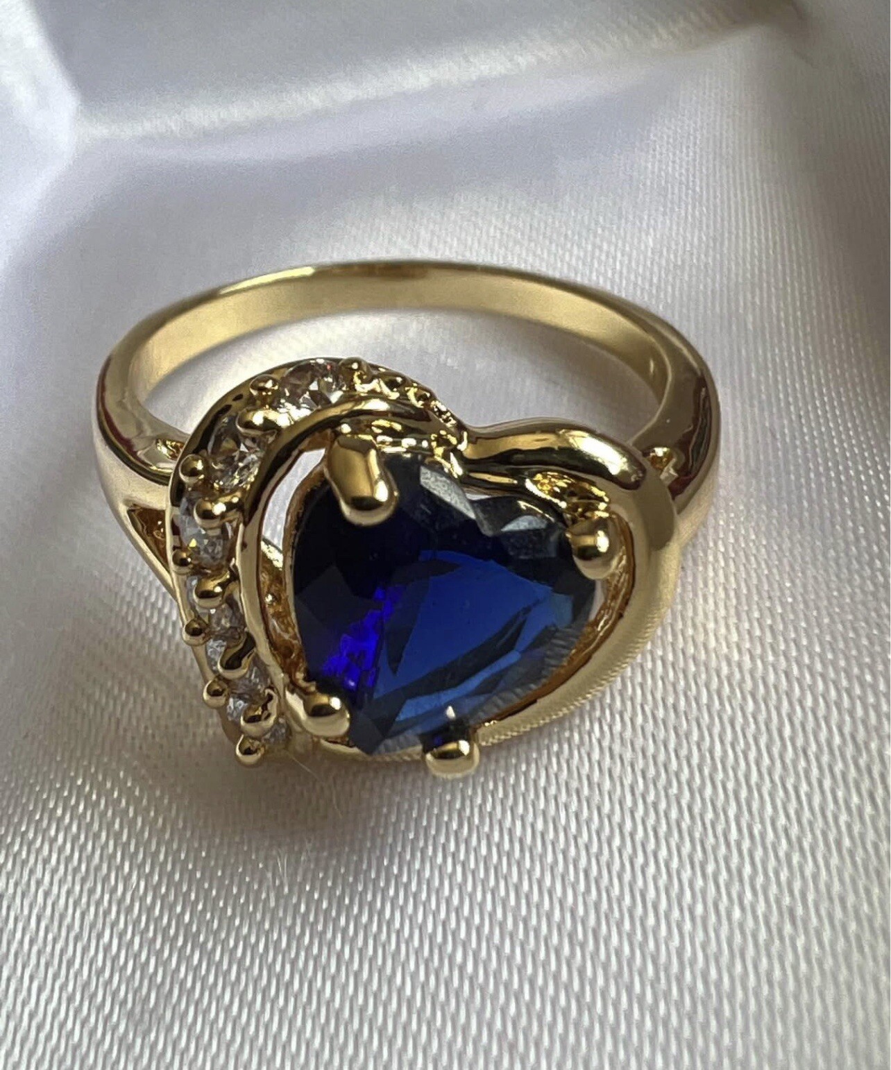 Size 8 Lab Blue 3 Sapphire Oval Ring Gold Plated Stamped 10kt
