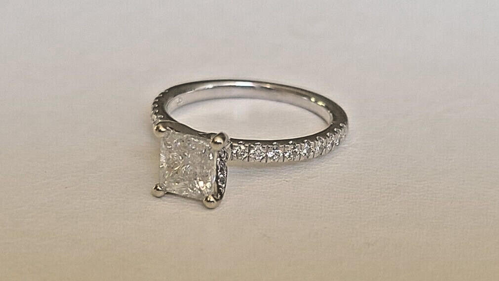 14K White Gold Diamond Ring 2.4 Grams Size 4.75