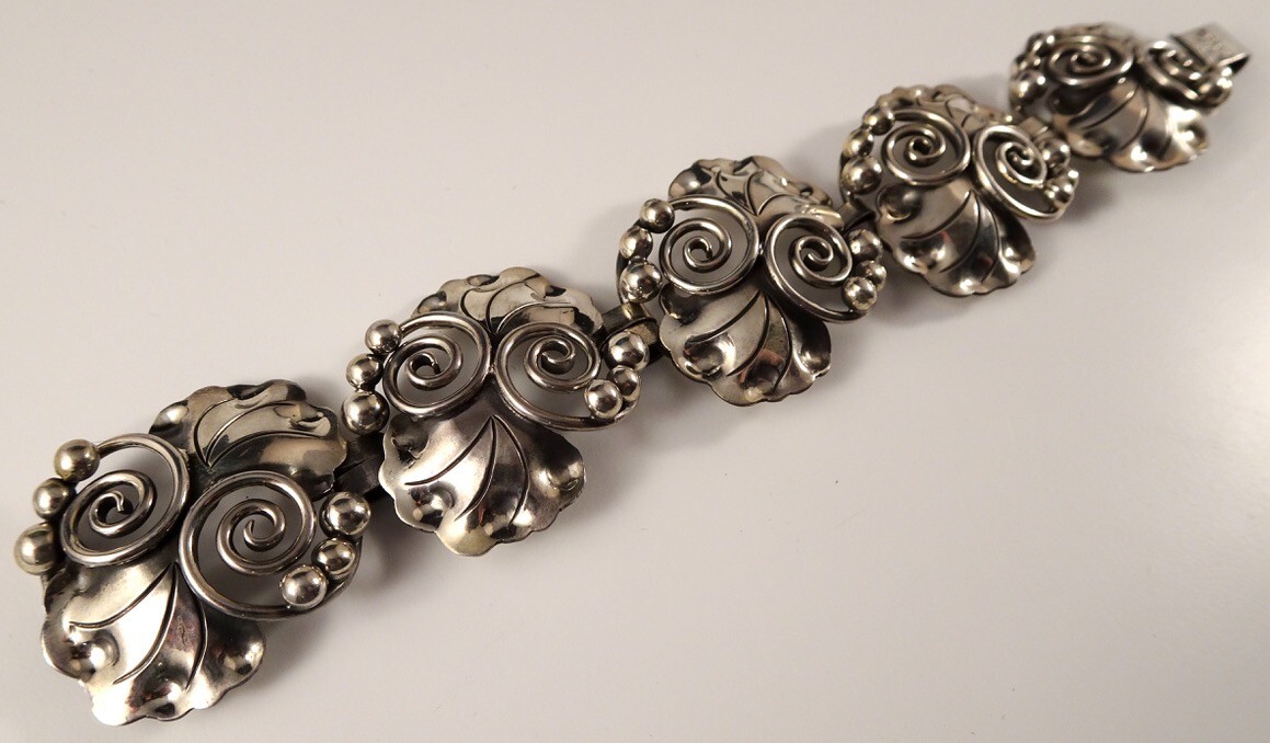 Beautiful 7 Inch, Vintage Daniela .950 Silver Bracelet. 1.6 Ounces, 45.36 Grams.