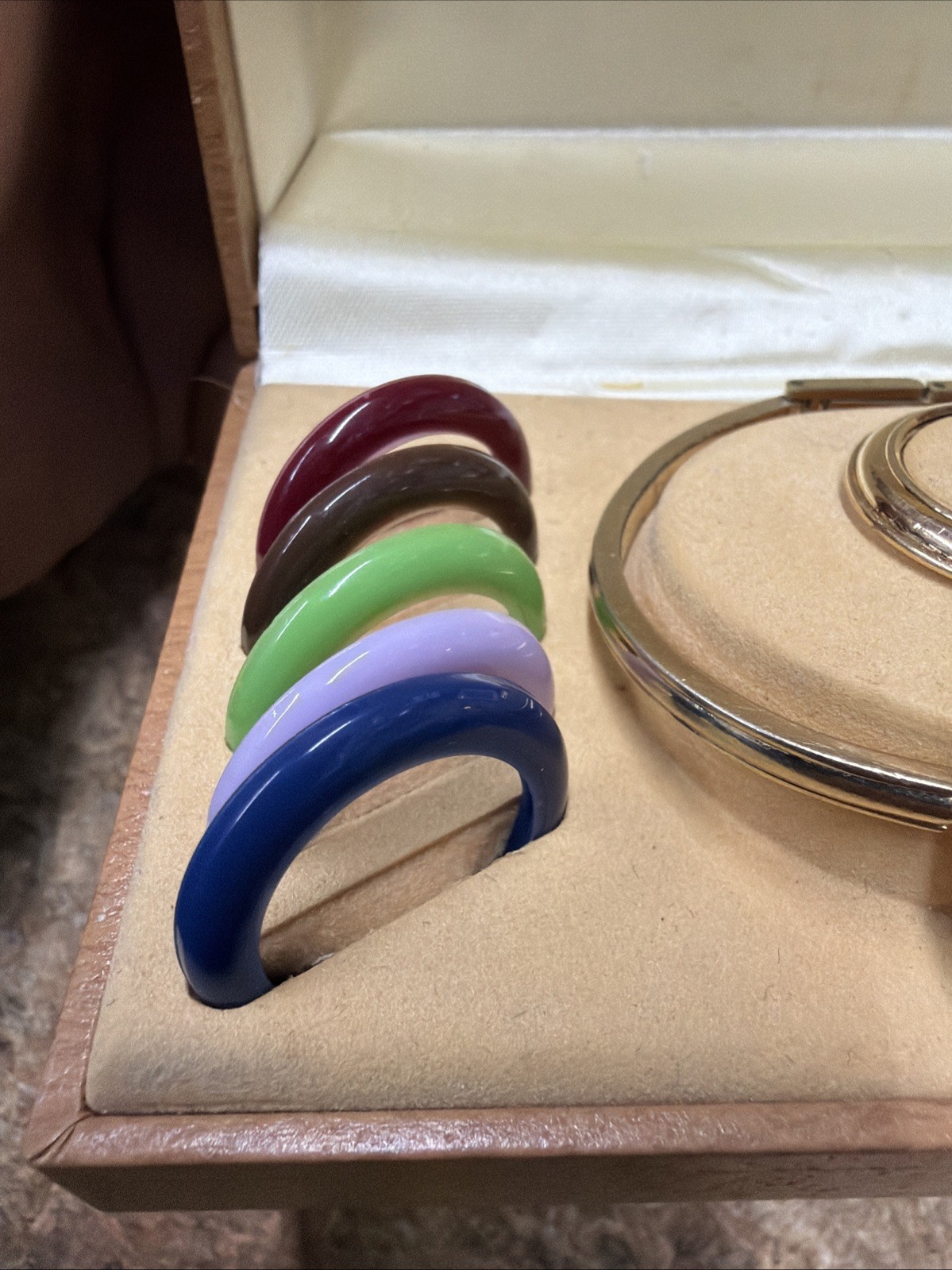 Vintage Gucci 1100-L Women’s Bangle Watch w/Original Box & 12 Bezels *RARE*