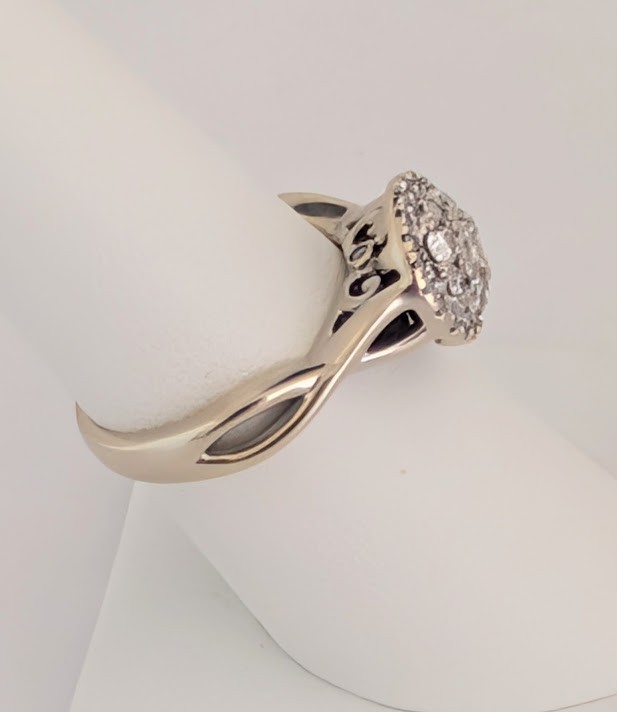 2/3 Carat Diamond Ring 14K Gold 4.6 Grams Retail $2099 Make me An Offer!