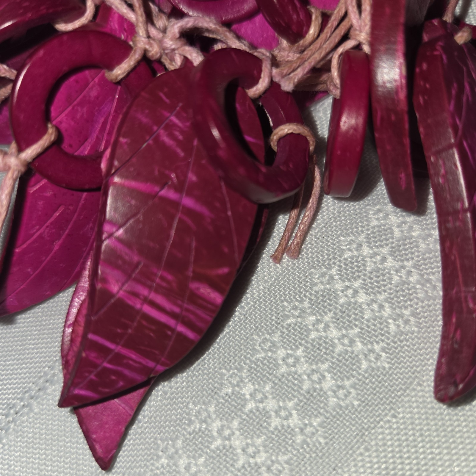 Fuchsia Pink Leaves Statement Necklace Carved Wood Or Plastic Hawaiian 20″ BOHO