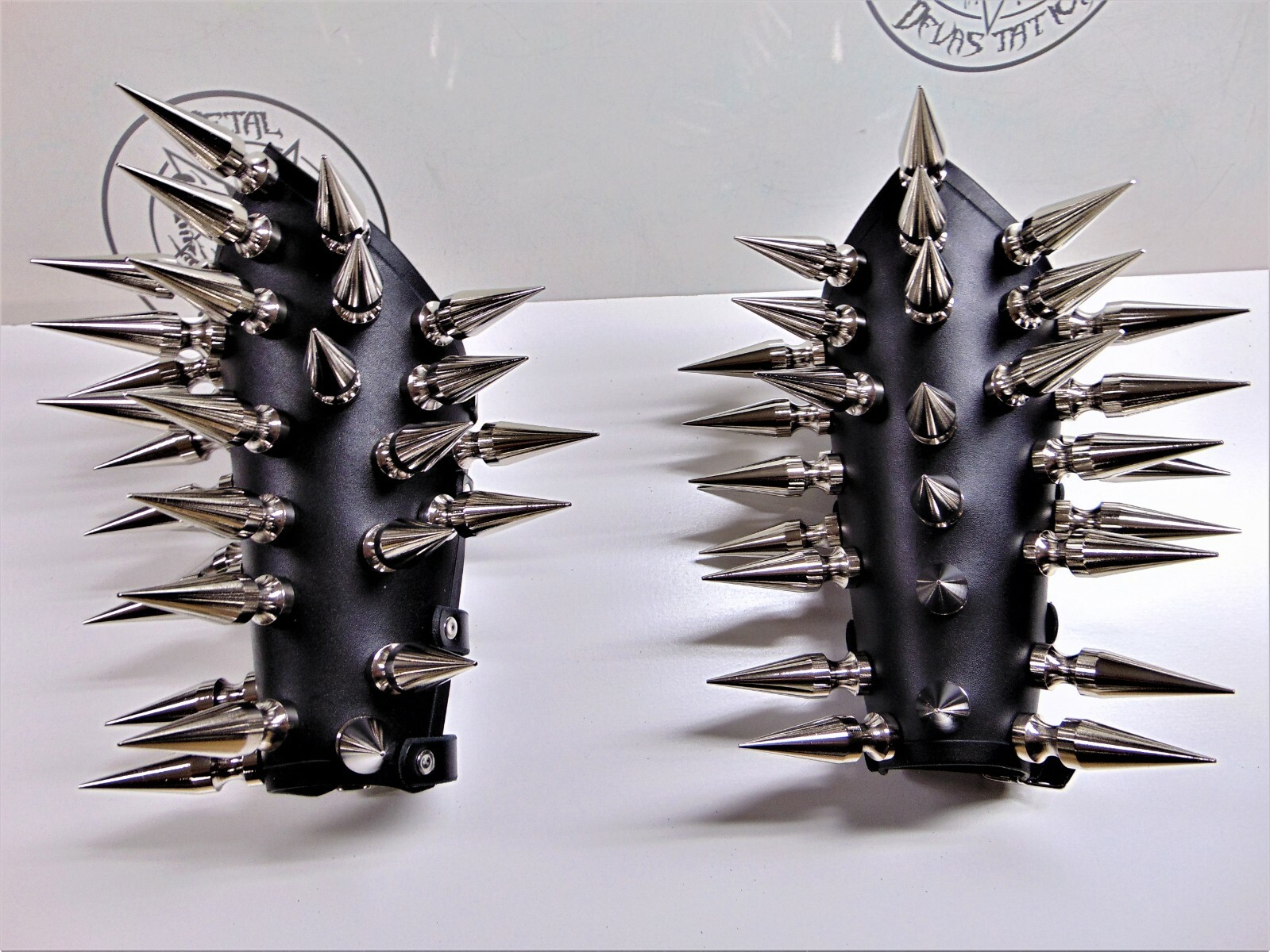 LEATHER GAUNTLET GIANT SPIKED .BLACK METAL (MDLG0044)….. CRAFT