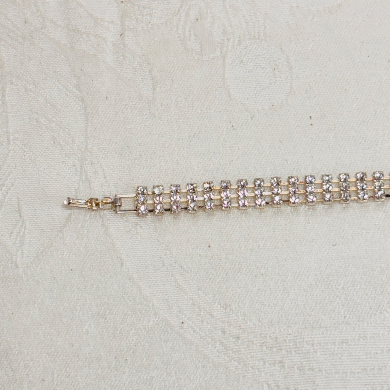BRACELET vintage rhinestone triple row silvertone metal fold over clasp 7 1/2″ c