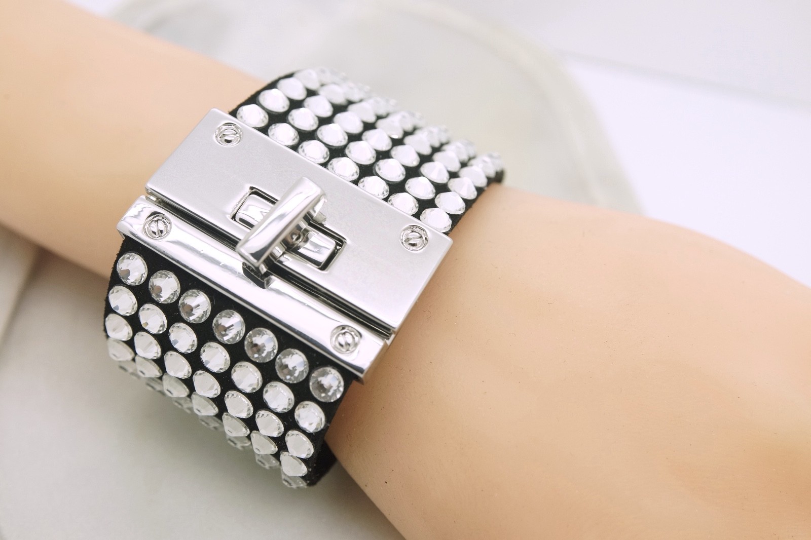 Turn Lock Bling Black Bracelet Silver Plated NEW